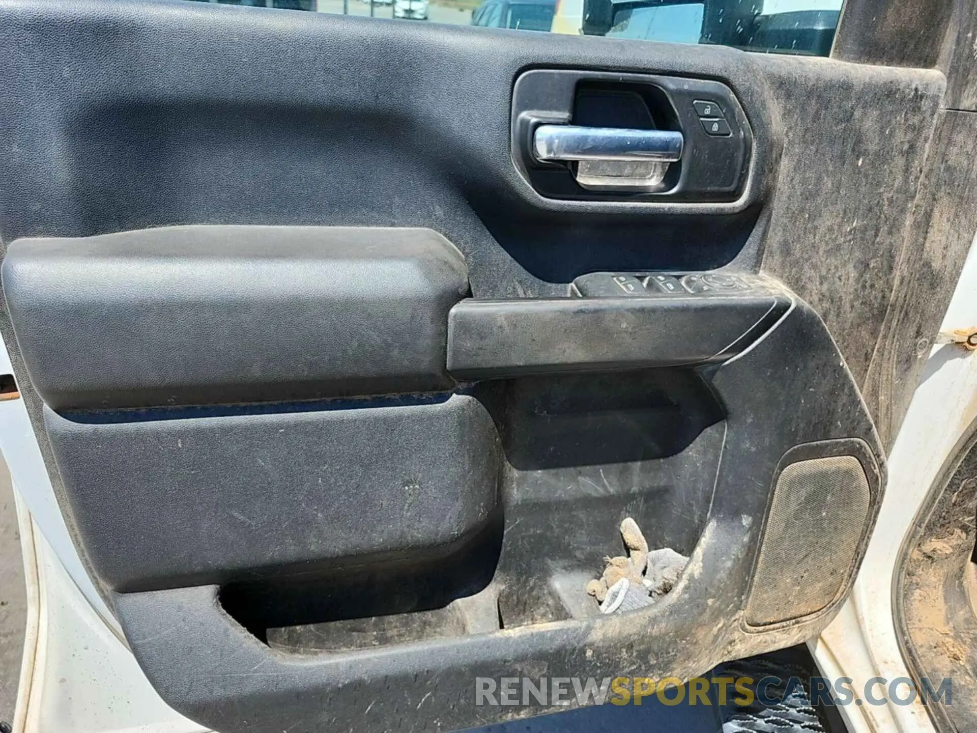 15 Photograph of a damaged car 1GC2YLE72LF233422 CHEVROLET SILVERADO 2020