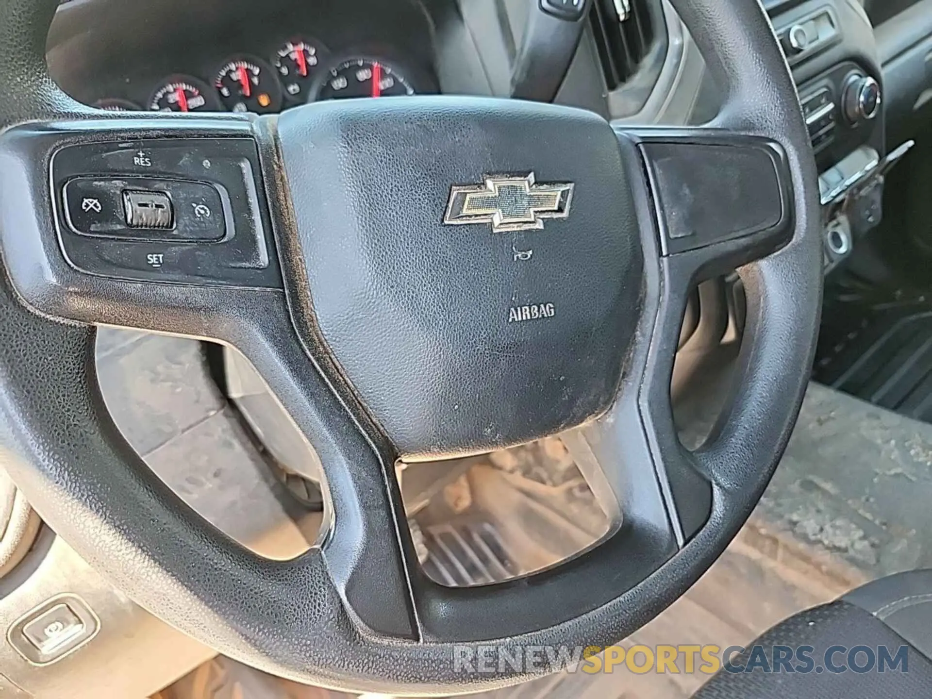 31 Photograph of a damaged car 1GC2YLE72LF233422 CHEVROLET SILVERADO 2020