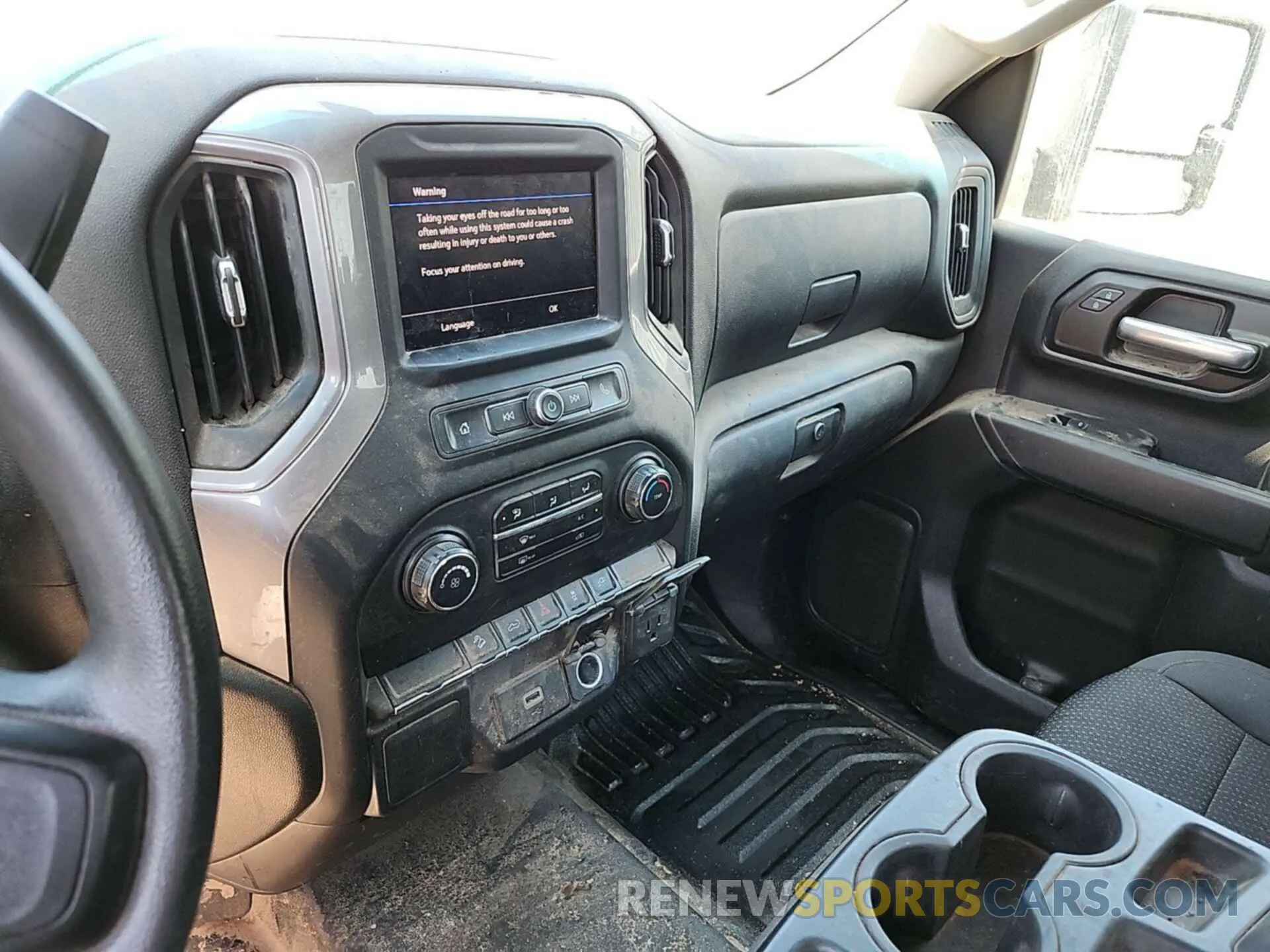5 Photograph of a damaged car 1GC2YLE72LF233422 CHEVROLET SILVERADO 2020
