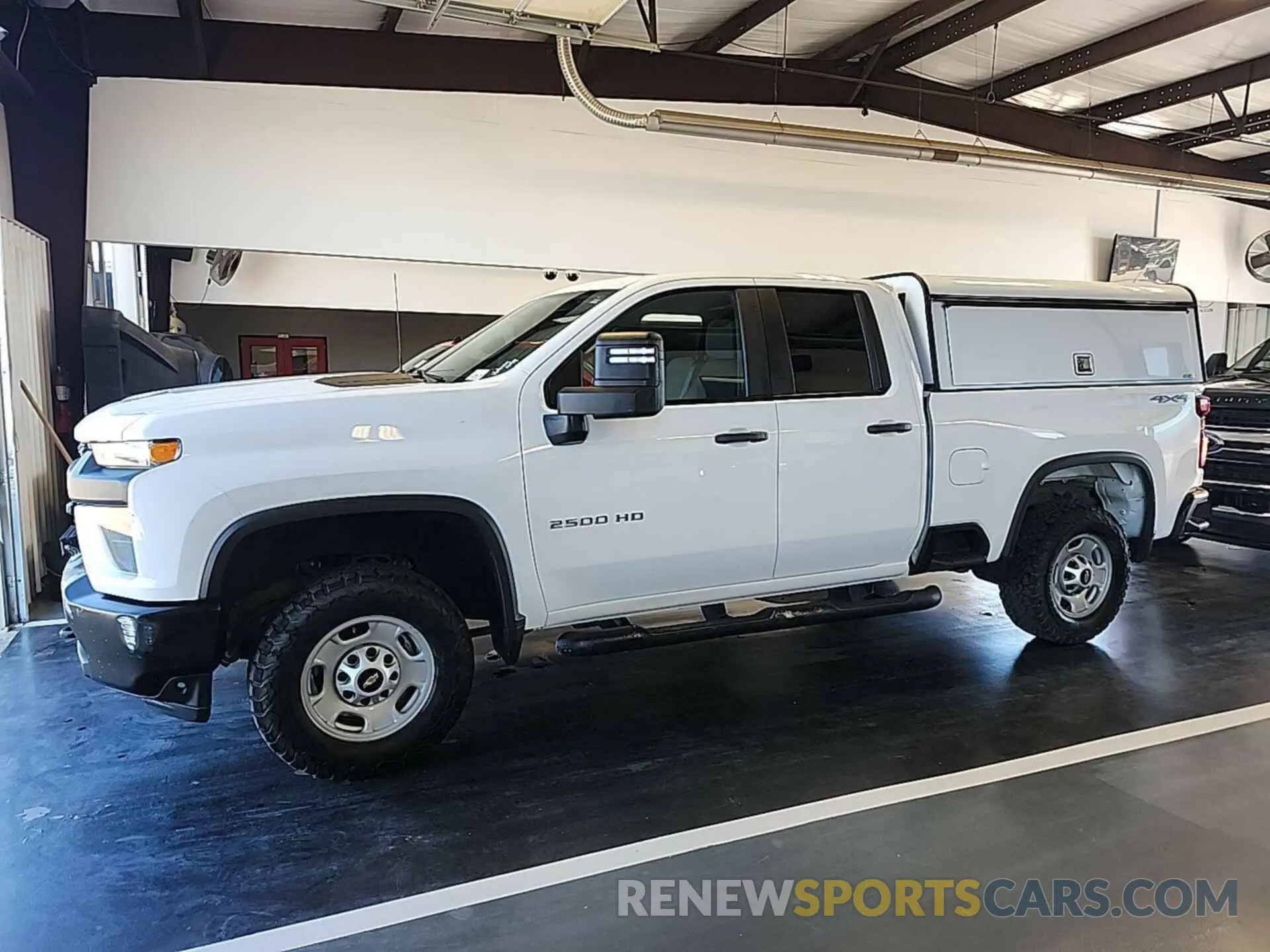 17 Photograph of a damaged car 1GC2YLE72LF282751 CHEVROLET SILVERADO 2020
