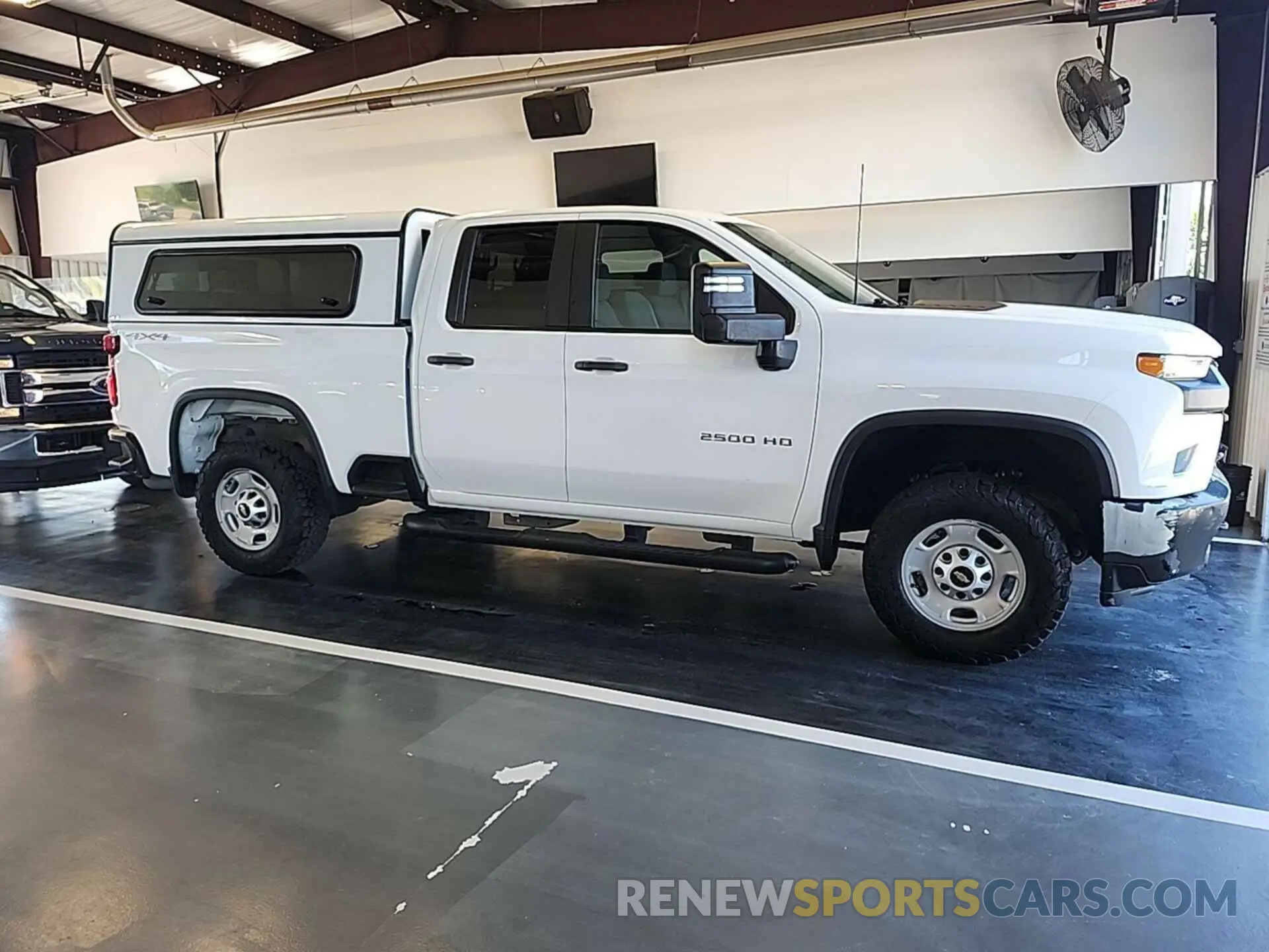 6 Photograph of a damaged car 1GC2YLE72LF282751 CHEVROLET SILVERADO 2020