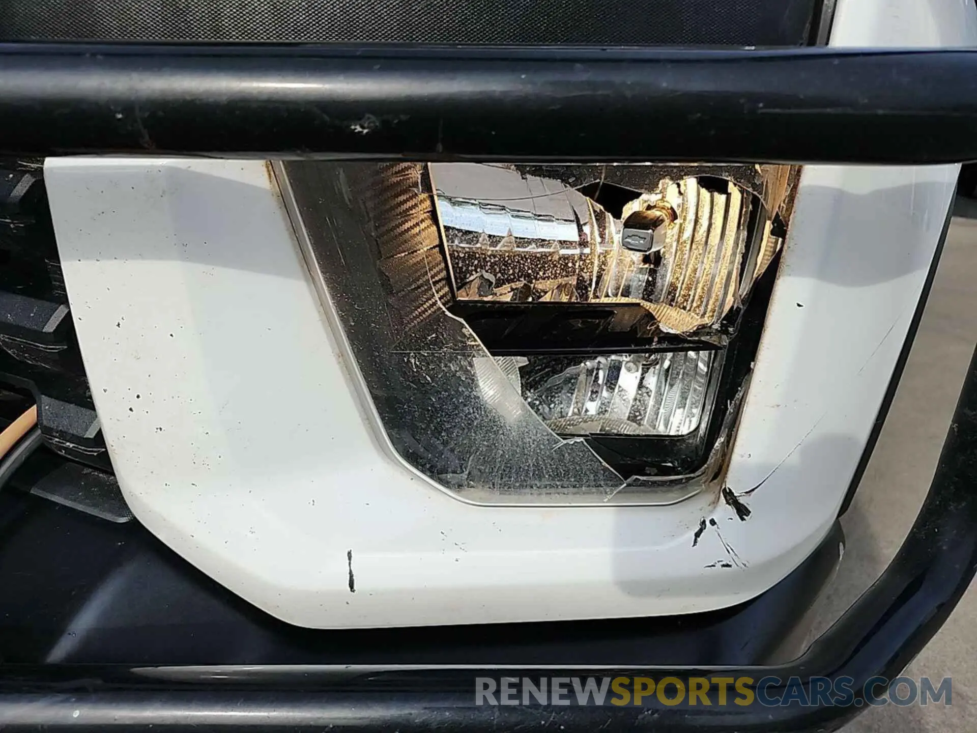 16 Photograph of a damaged car 1GC2YLE76LF233469 CHEVROLET SILVERADO 2020