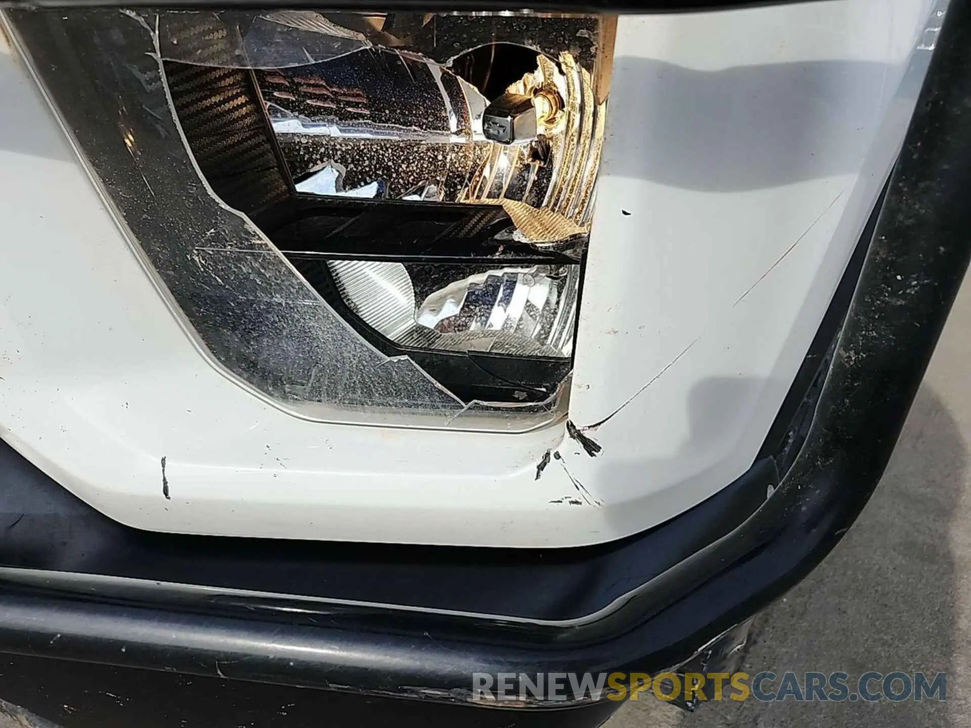 20 Photograph of a damaged car 1GC2YLE76LF233469 CHEVROLET SILVERADO 2020