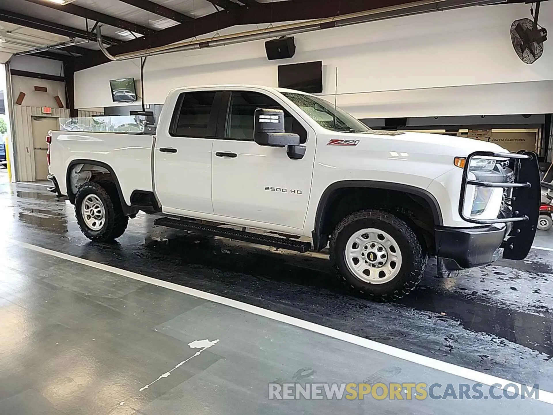 21 Photograph of a damaged car 1GC2YLE76LF233469 CHEVROLET SILVERADO 2020