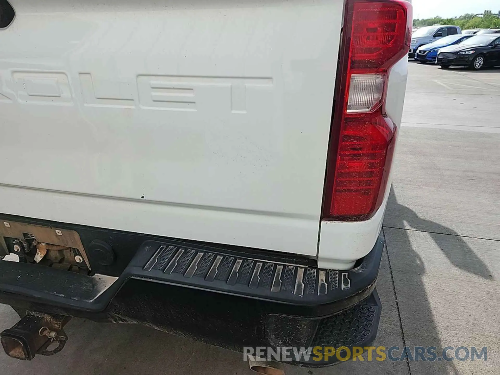 31 Photograph of a damaged car 1GC2YLE76LF233469 CHEVROLET SILVERADO 2020