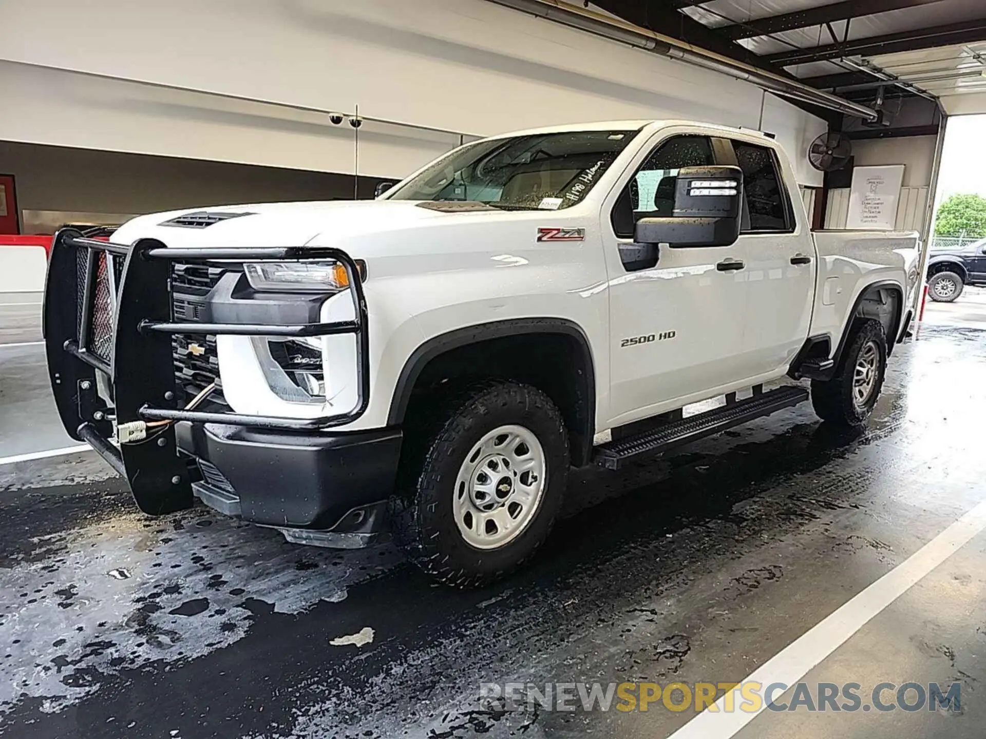 33 Photograph of a damaged car 1GC2YLE76LF233469 CHEVROLET SILVERADO 2020