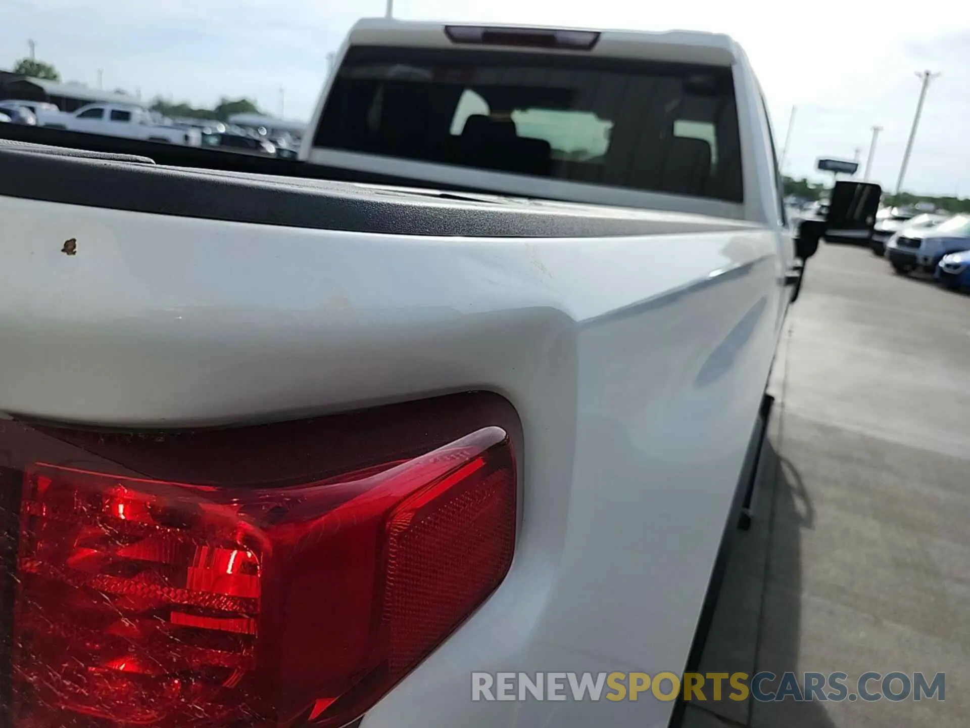 7 Photograph of a damaged car 1GC2YLE76LF233469 CHEVROLET SILVERADO 2020