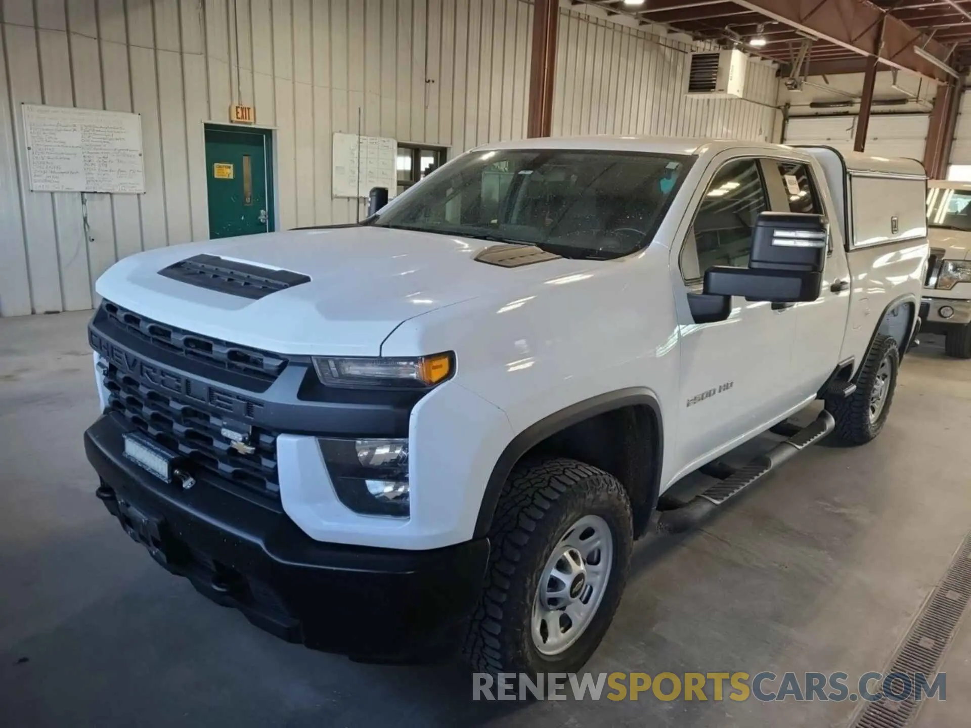 17 Photograph of a damaged car 1GC2YLE76LF282526 CHEVROLET SILVERADO 2020