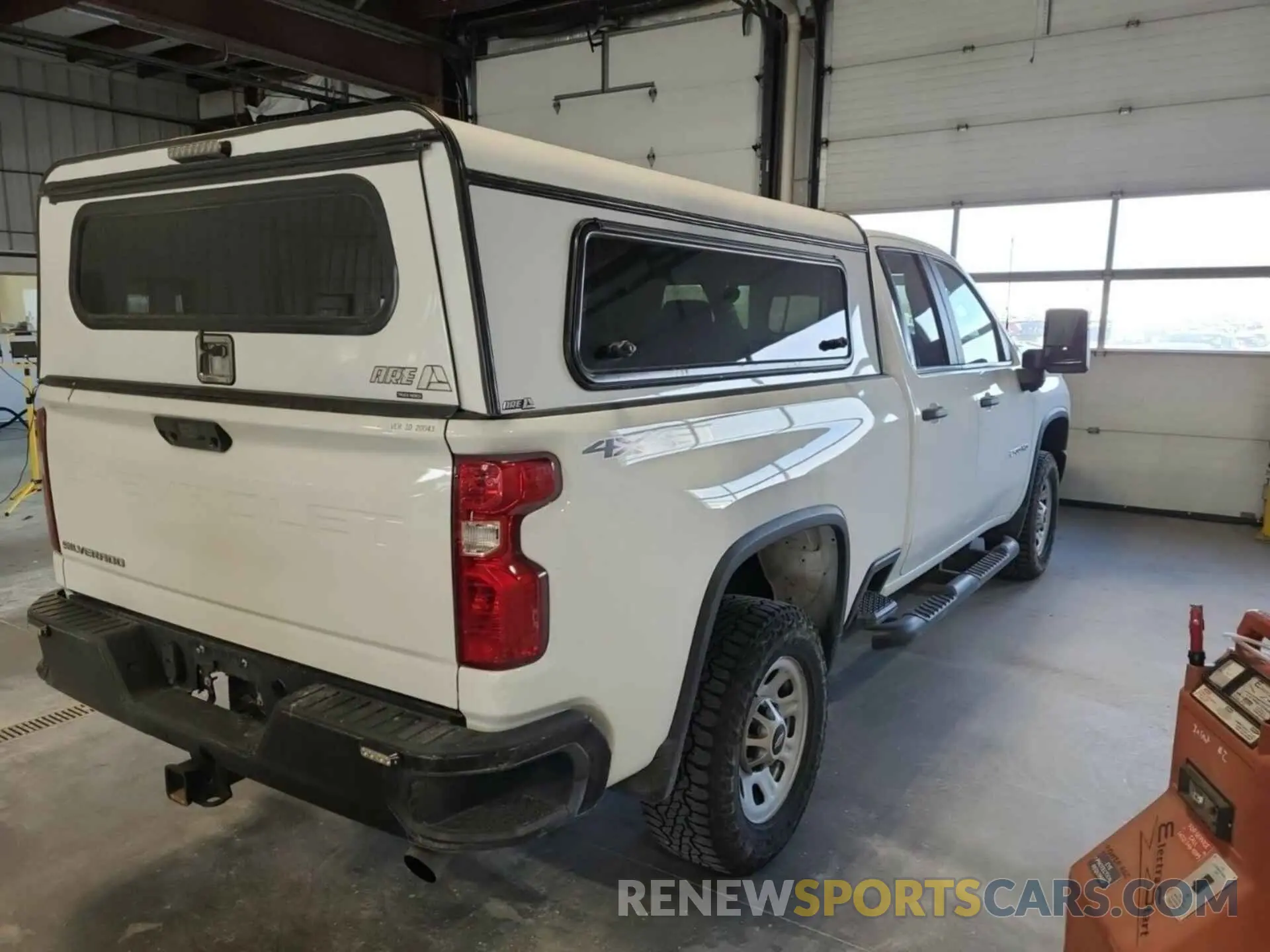 25 Photograph of a damaged car 1GC2YLE76LF282526 CHEVROLET SILVERADO 2020