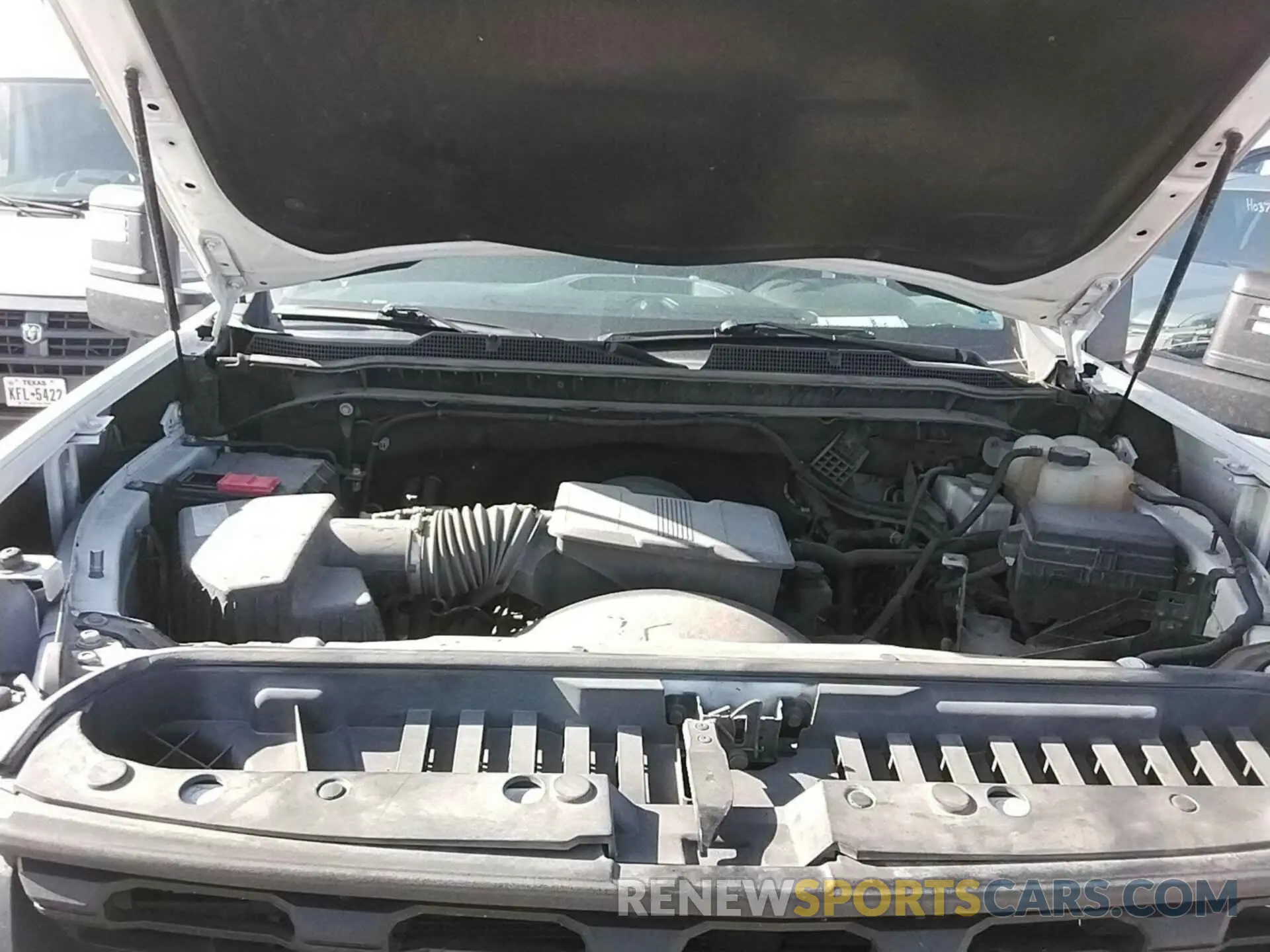 5 Photograph of a damaged car 1GC2YLE76LF304718 CHEVROLET SILVERADO 2020