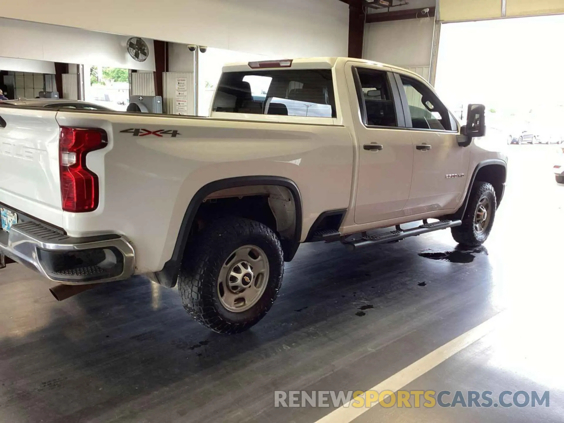 19 Photograph of a damaged car 1GC2YLE78LF256607 CHEVROLET SILVERADO 2020