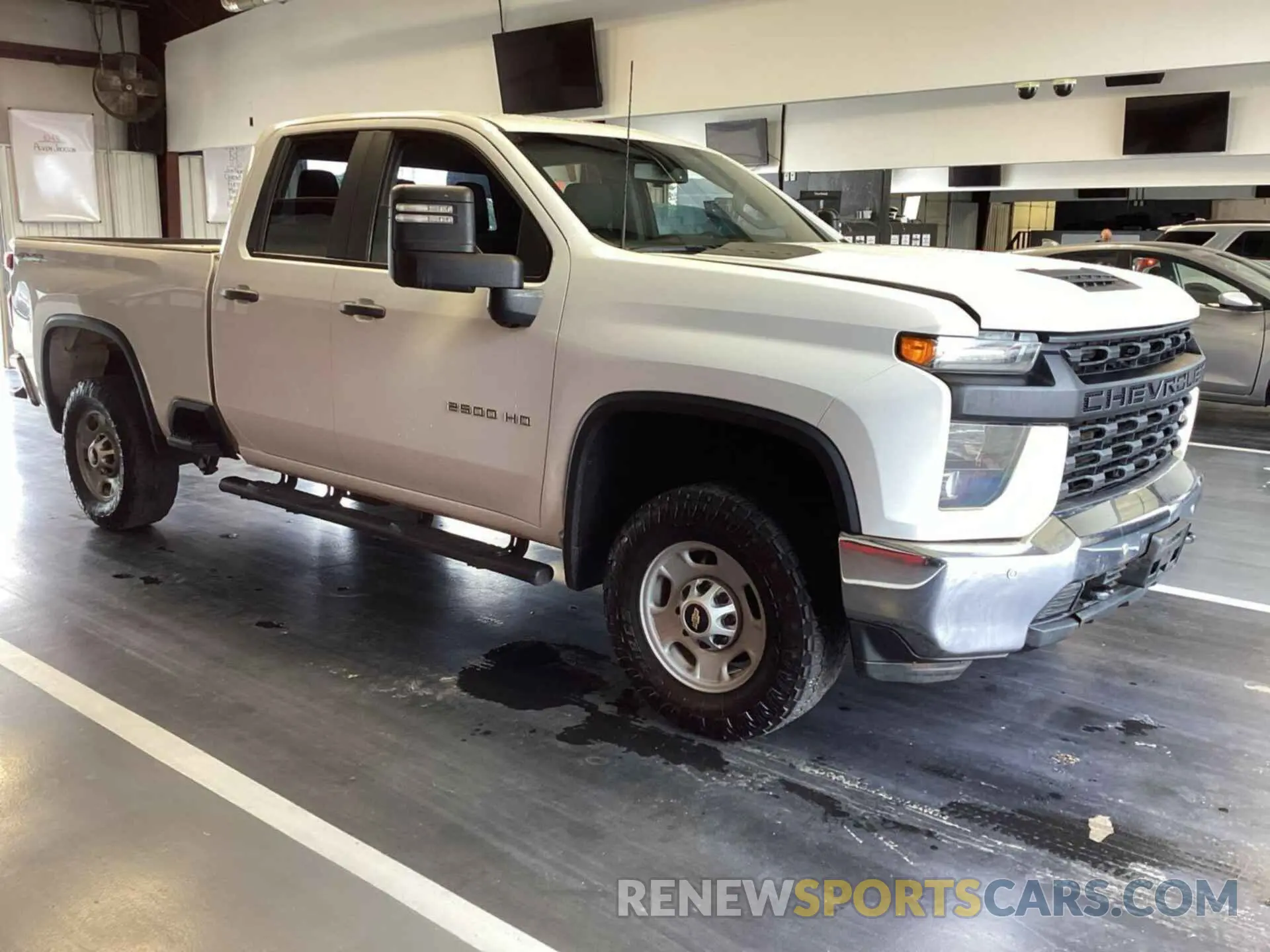 27 Photograph of a damaged car 1GC2YLE78LF256607 CHEVROLET SILVERADO 2020