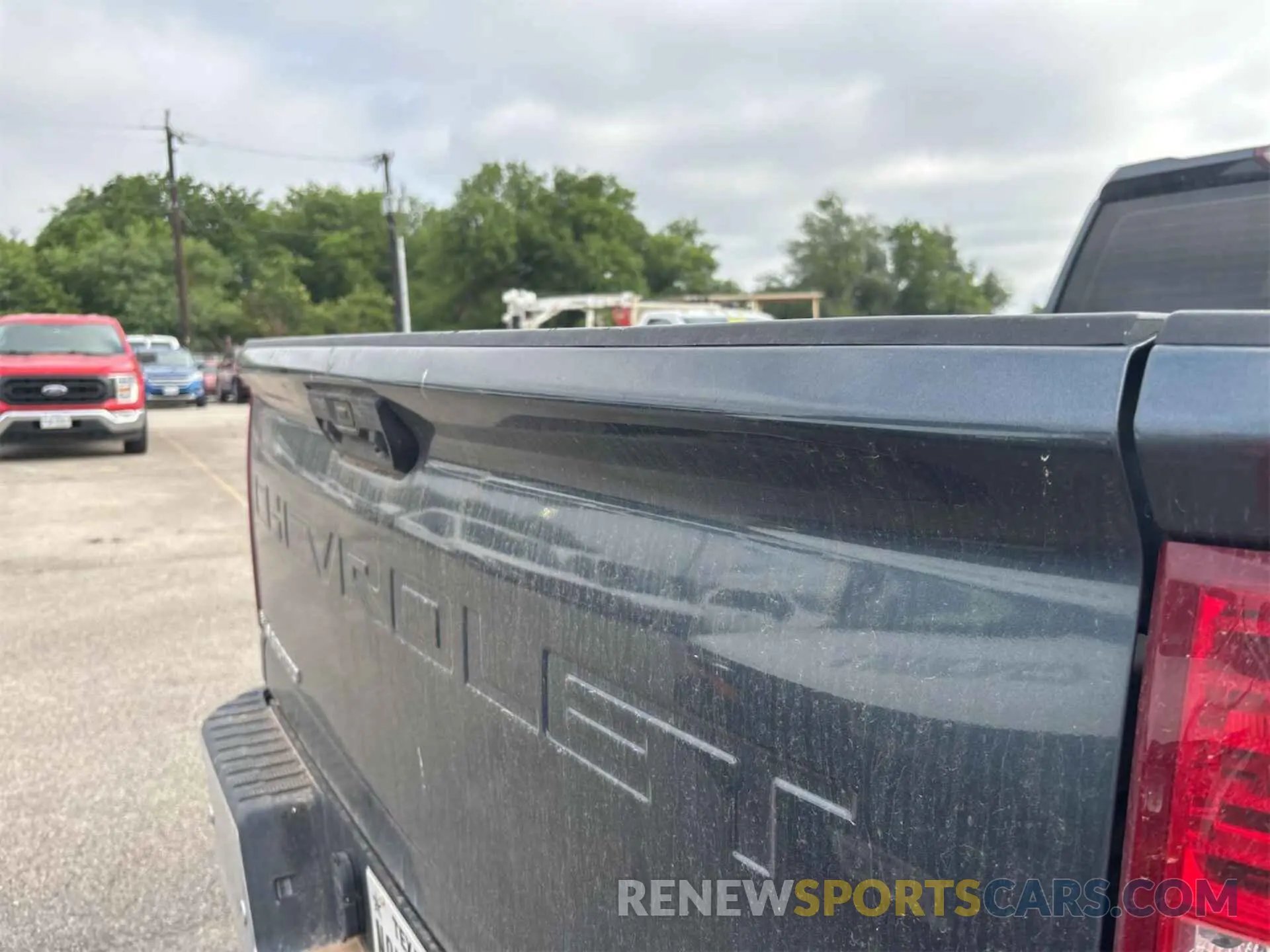 18 Photograph of a damaged car 1GC2YLE79LF220053 CHEVROLET SILVERADO 2020