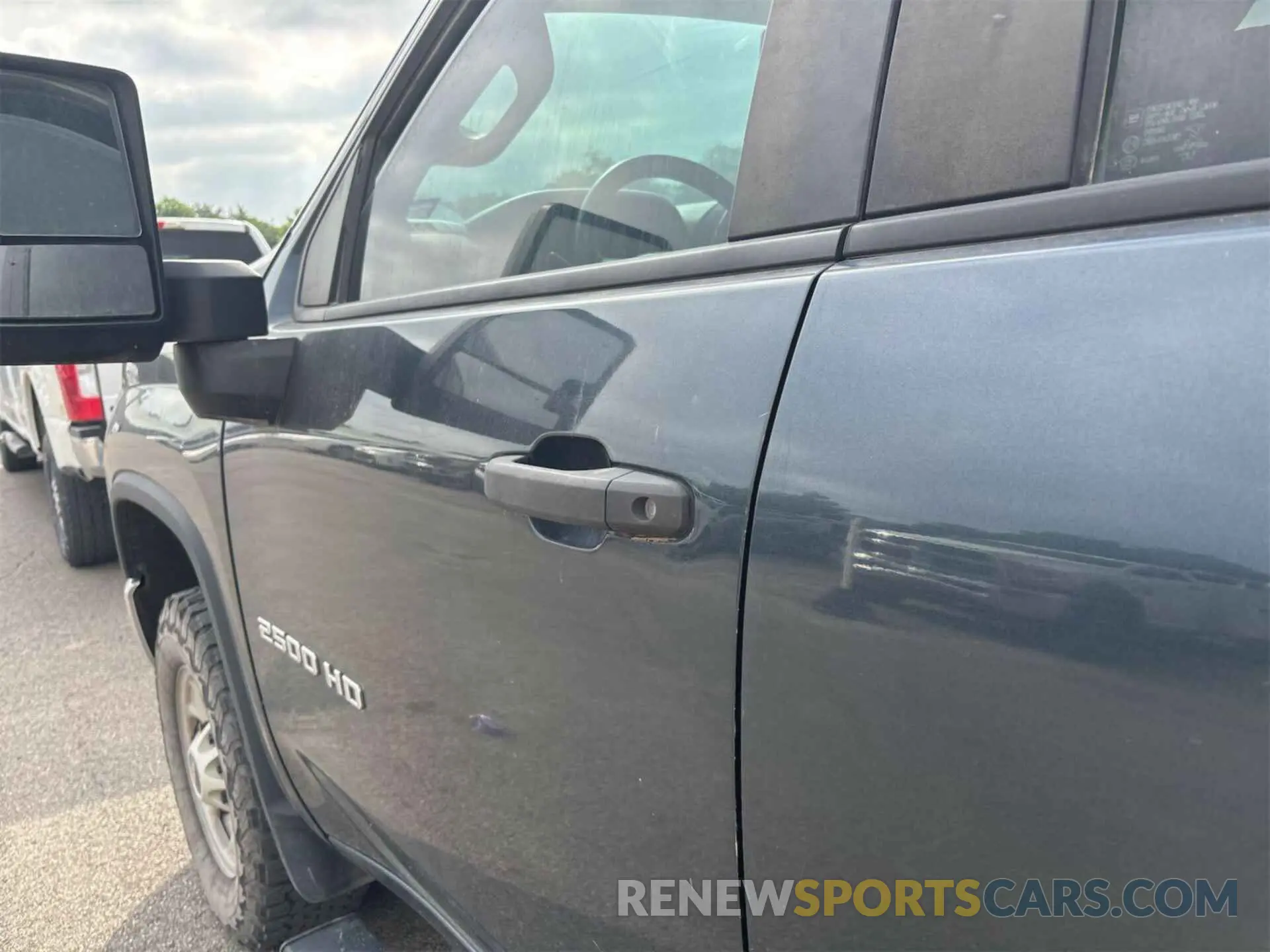 24 Photograph of a damaged car 1GC2YLE79LF220053 CHEVROLET SILVERADO 2020