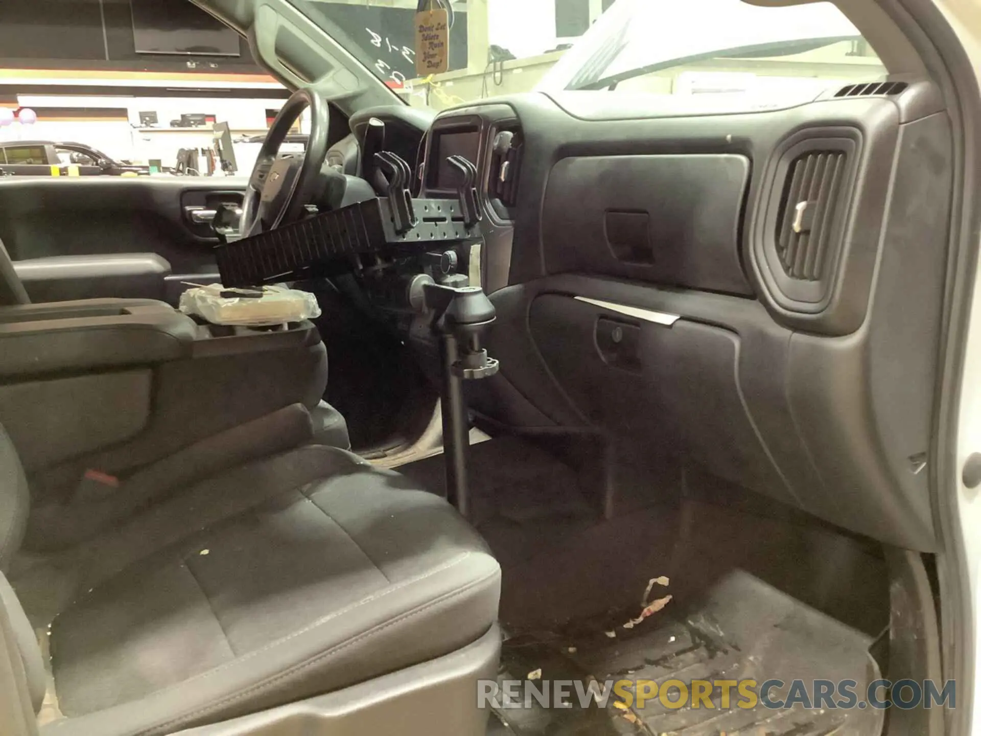 17 Photograph of a damaged car 1GC2YLE79LF265820 CHEVROLET SILVERADO 2020