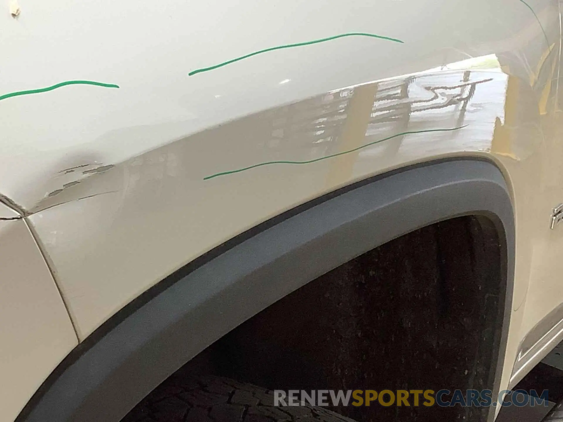 33 Photograph of a damaged car 1GC2YLE79LF265820 CHEVROLET SILVERADO 2020