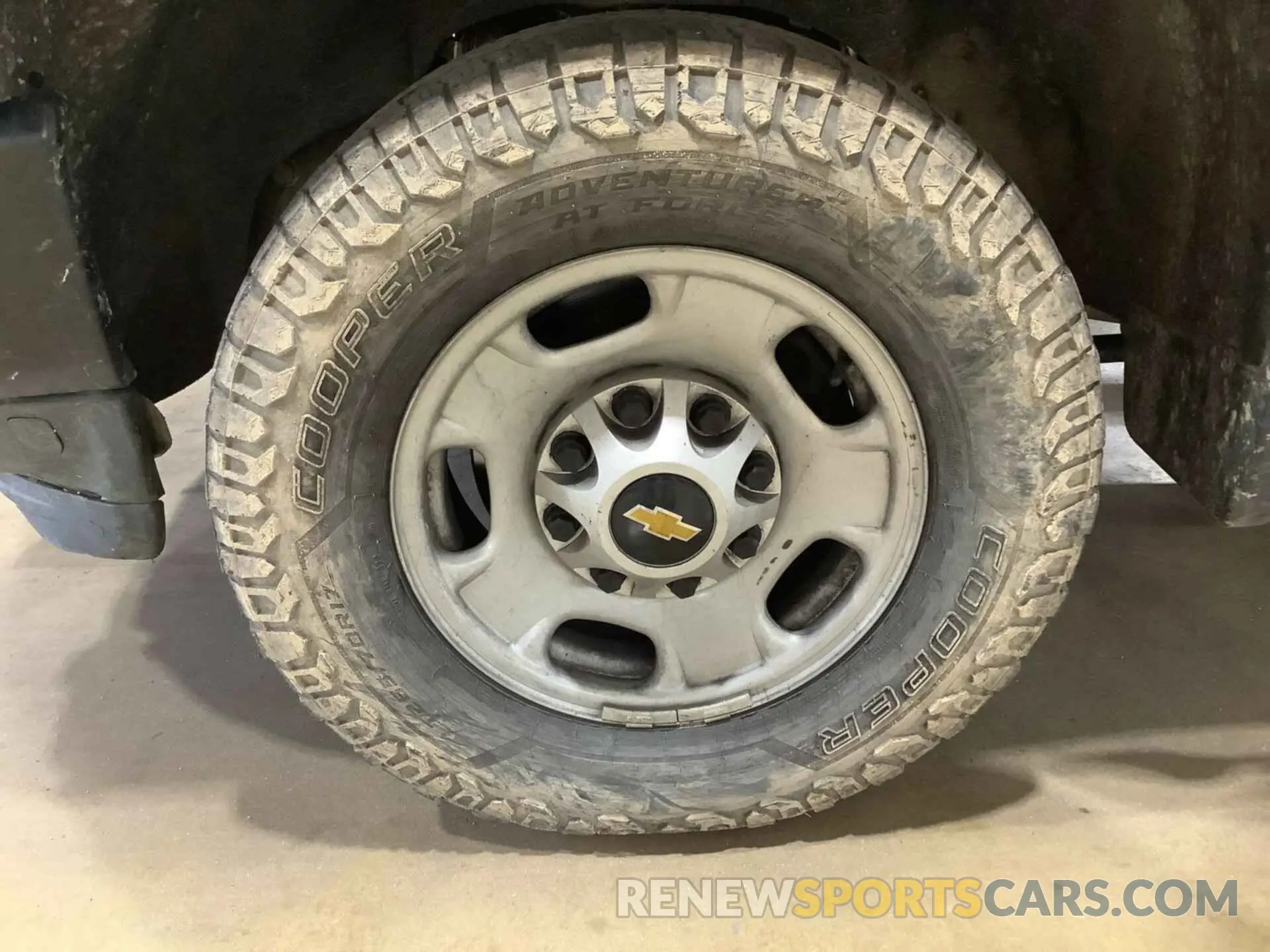 6 Photograph of a damaged car 1GC2YLE79LF265820 CHEVROLET SILVERADO 2020