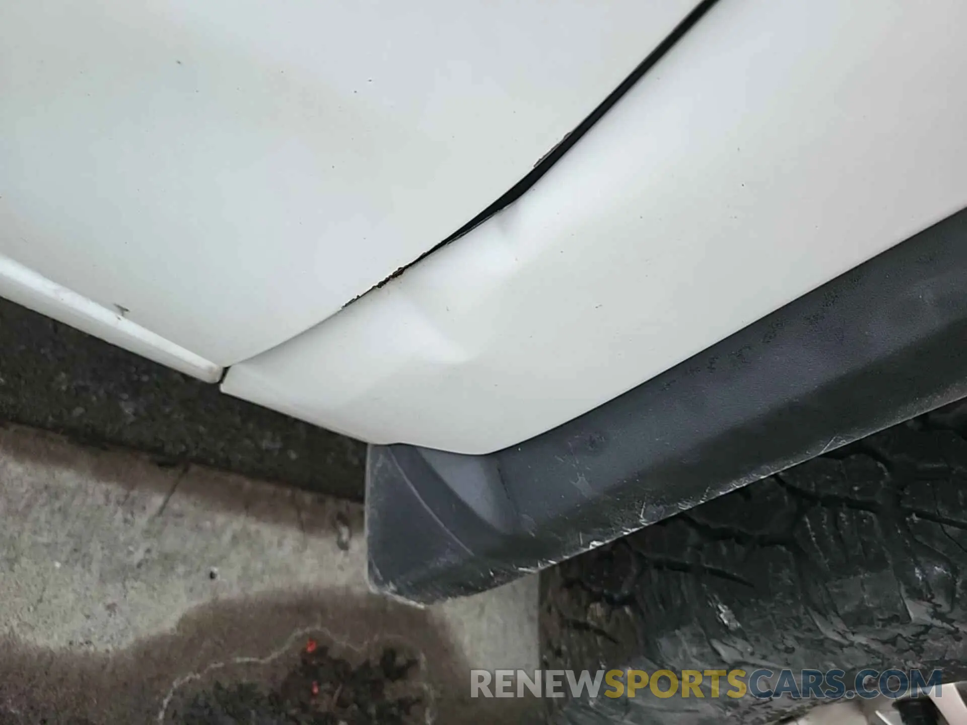 24 Photograph of a damaged car 1GC4YLE76LF177915 CHEVROLET SILVERADO 2020