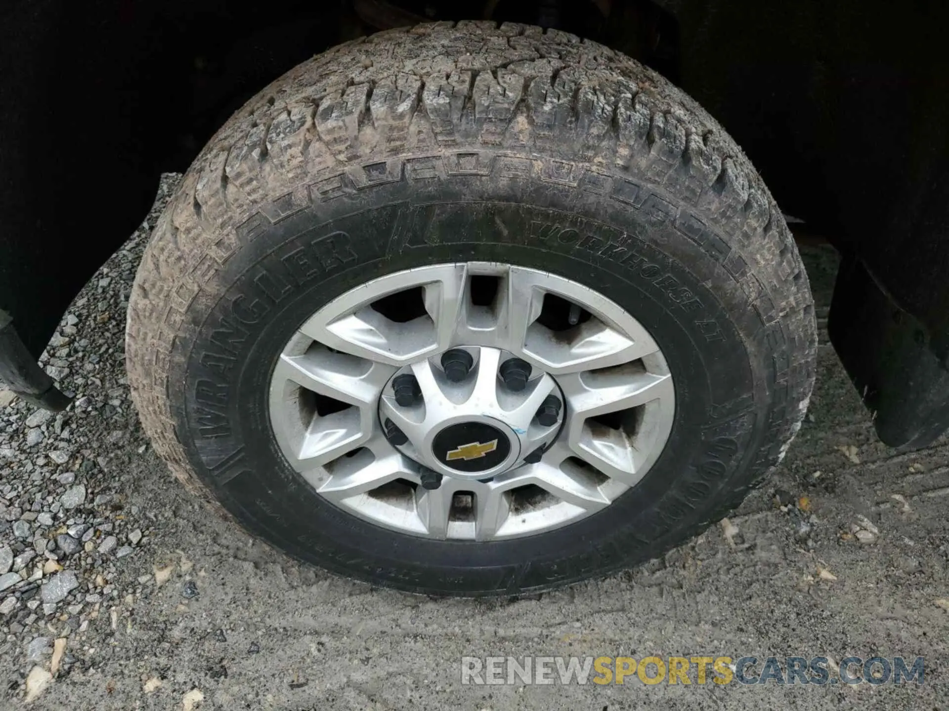 4 Photograph of a damaged car 1GC5YNE74LF213441 CHEVROLET SILVERADO 2020
