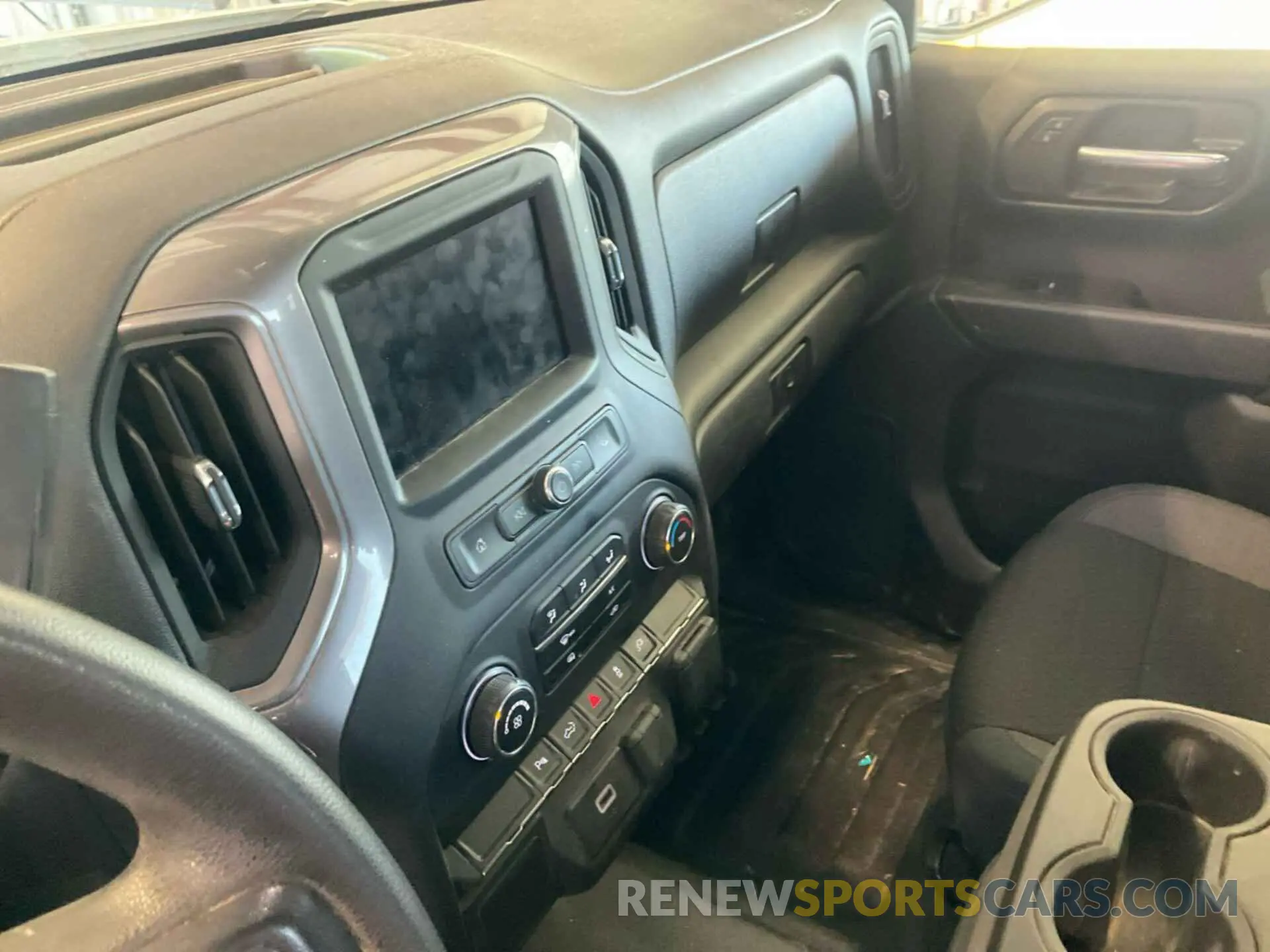 16 Photograph of a damaged car 1GCPYAEH8LZ235371 CHEVROLET SILVERADO 2020