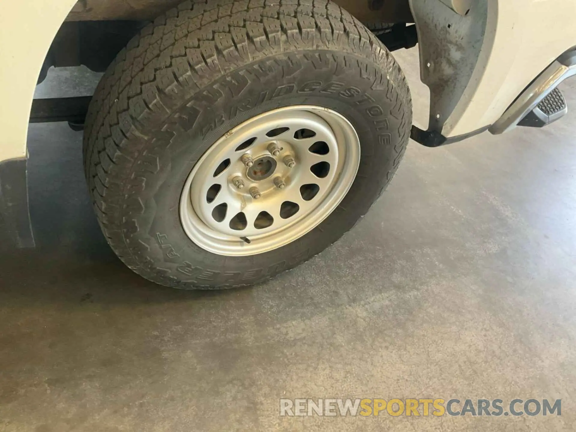 17 Photograph of a damaged car 1GCPYAEH8LZ235371 CHEVROLET SILVERADO 2020