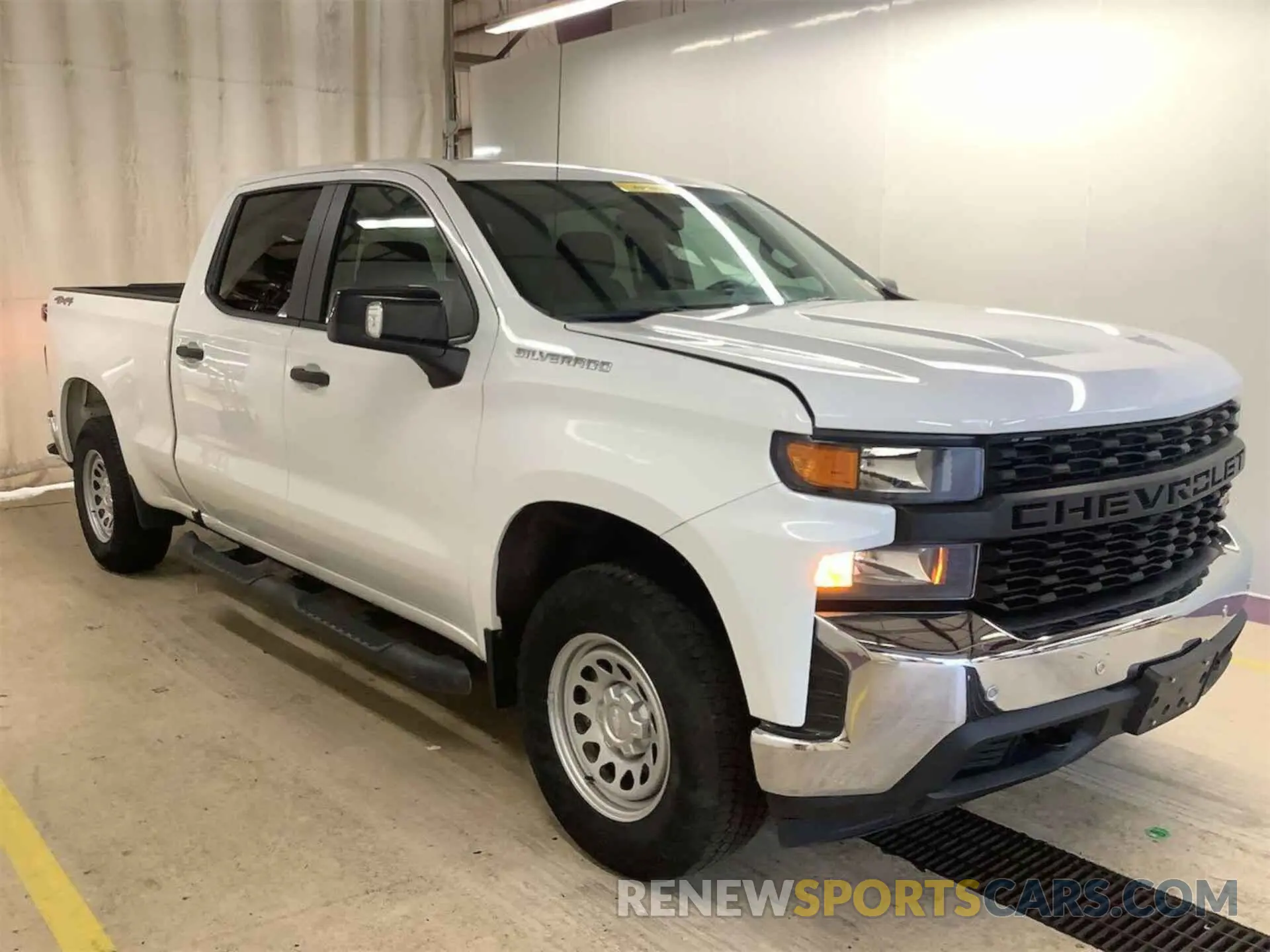 3 Photograph of a damaged car 1GCPYAEH8LZ235371 CHEVROLET SILVERADO 2020