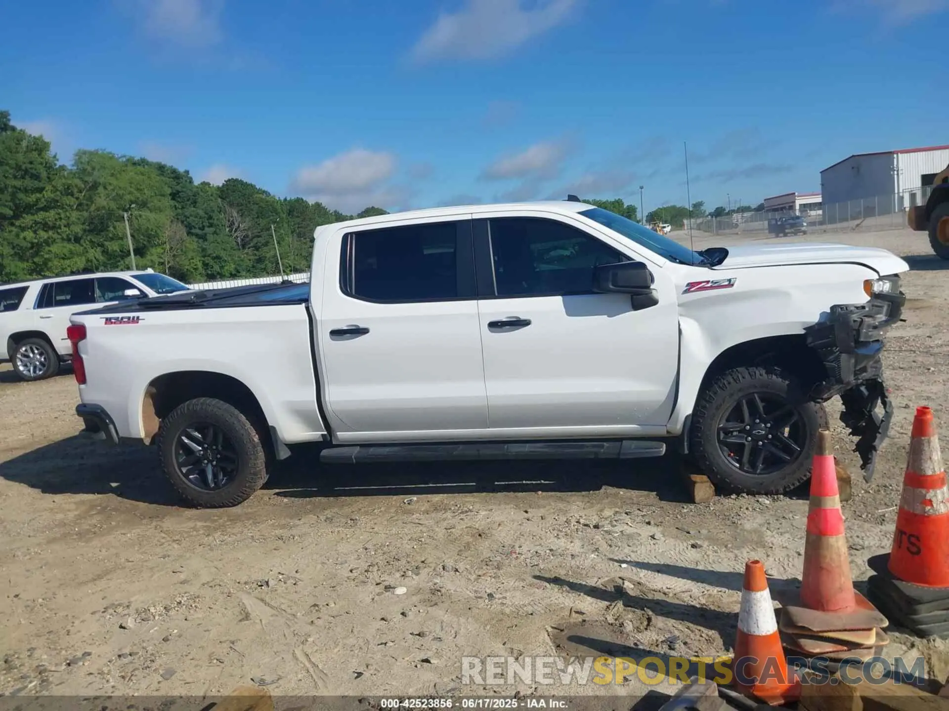 13 Photograph of a damaged car 1GCPYFED6LZ377549 CHEVROLET SILVERADO 2020
