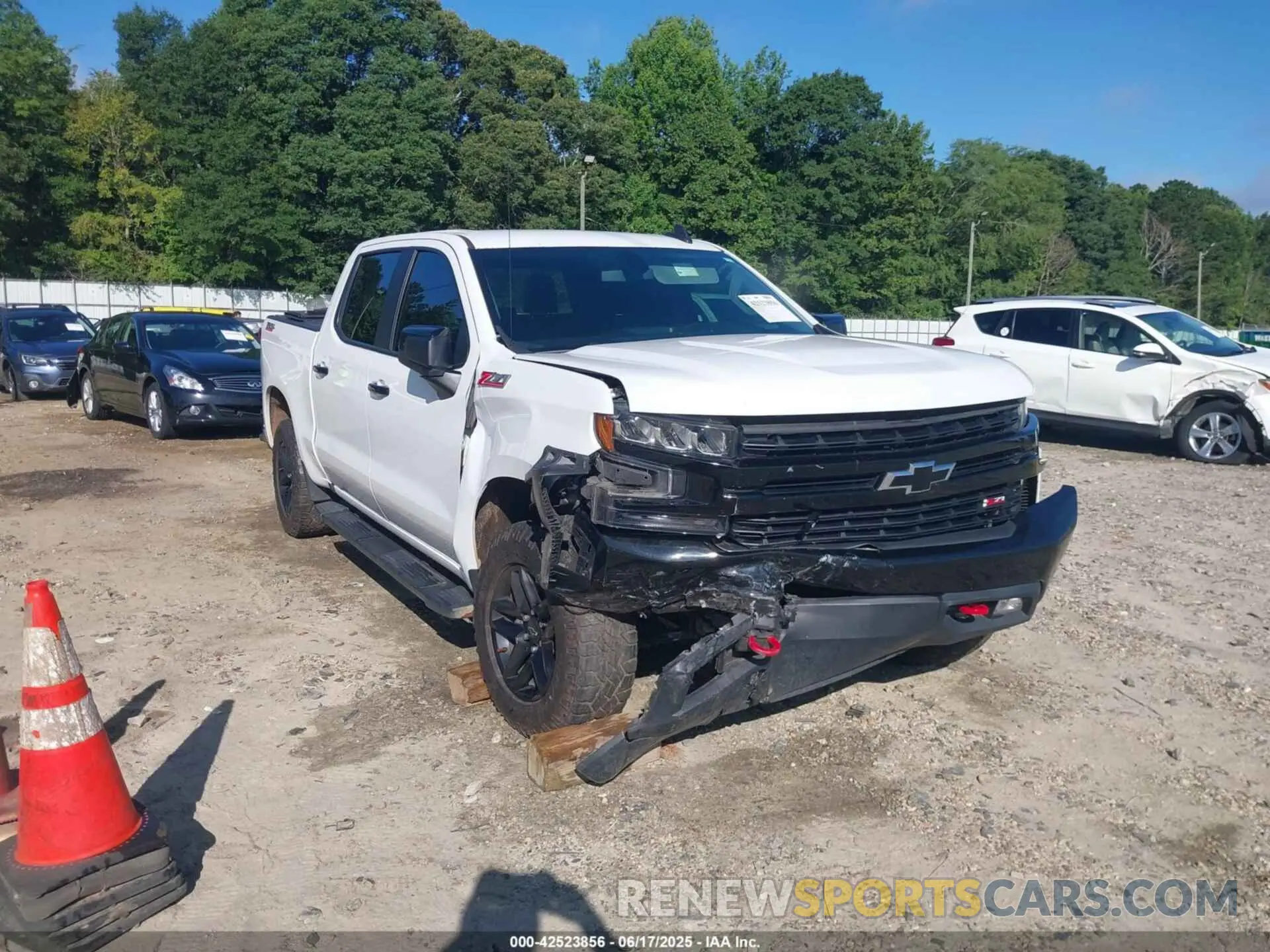 6 Photograph of a damaged car 1GCPYFED6LZ377549 CHEVROLET SILVERADO 2020