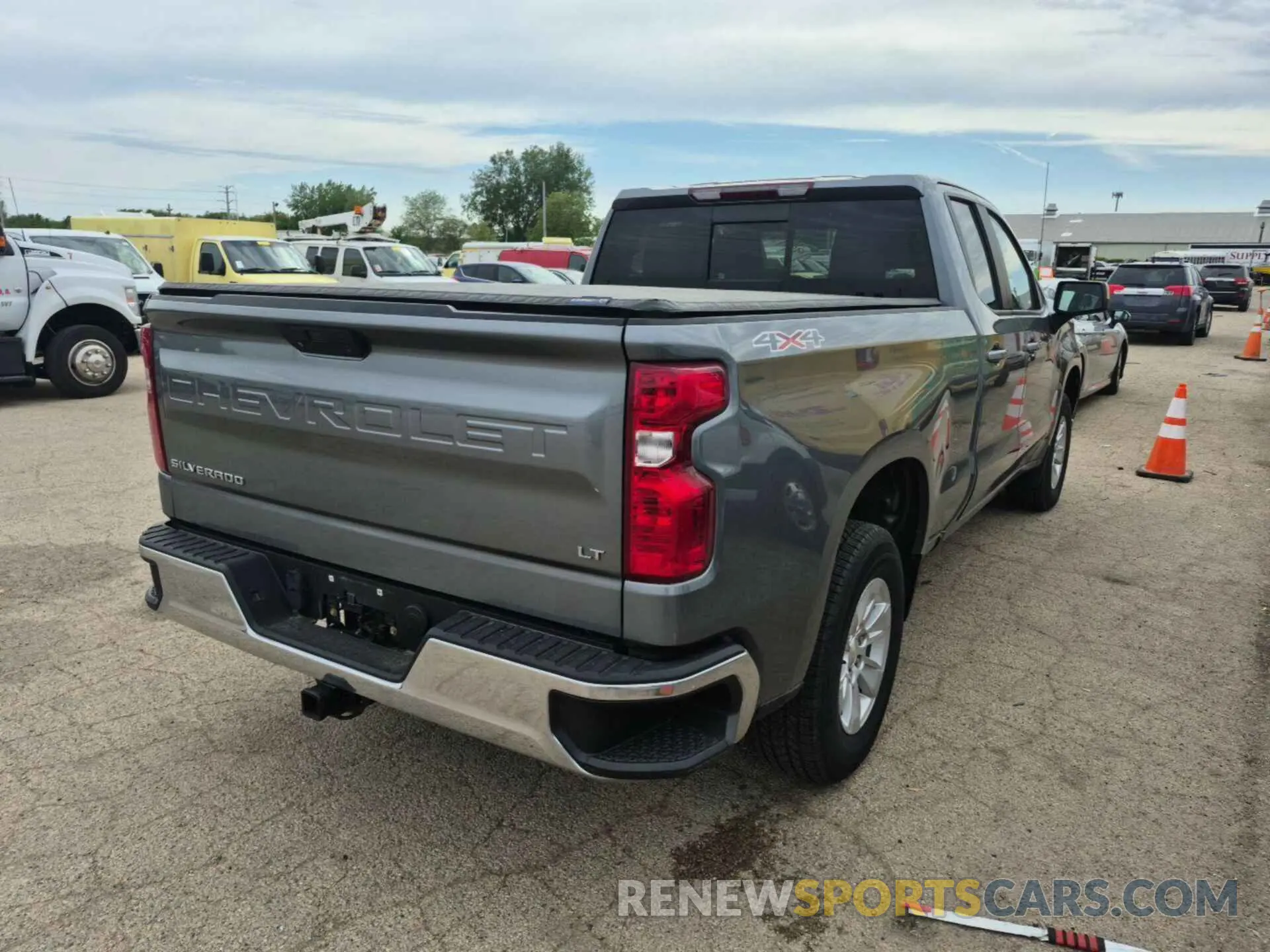 16 Photograph of a damaged car 1GCRYDED5LZ165111 CHEVROLET SILVERADO 2020