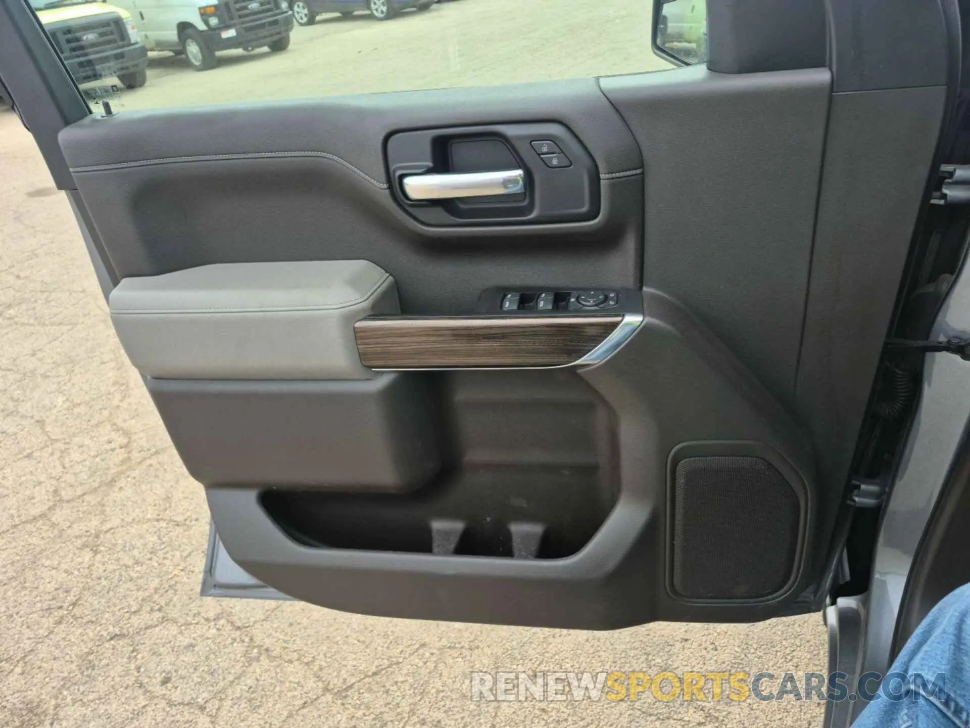 5 Photograph of a damaged car 1GCRYDED5LZ165111 CHEVROLET SILVERADO 2020