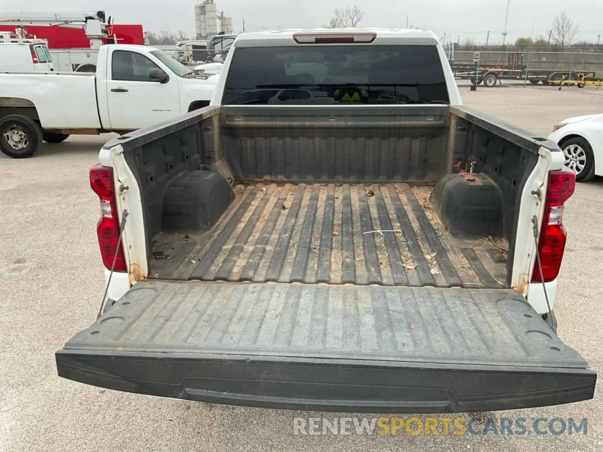 28 Photograph of a damaged car 1GCUYAEF5LZ177401 CHEVROLET SILVERADO 2020