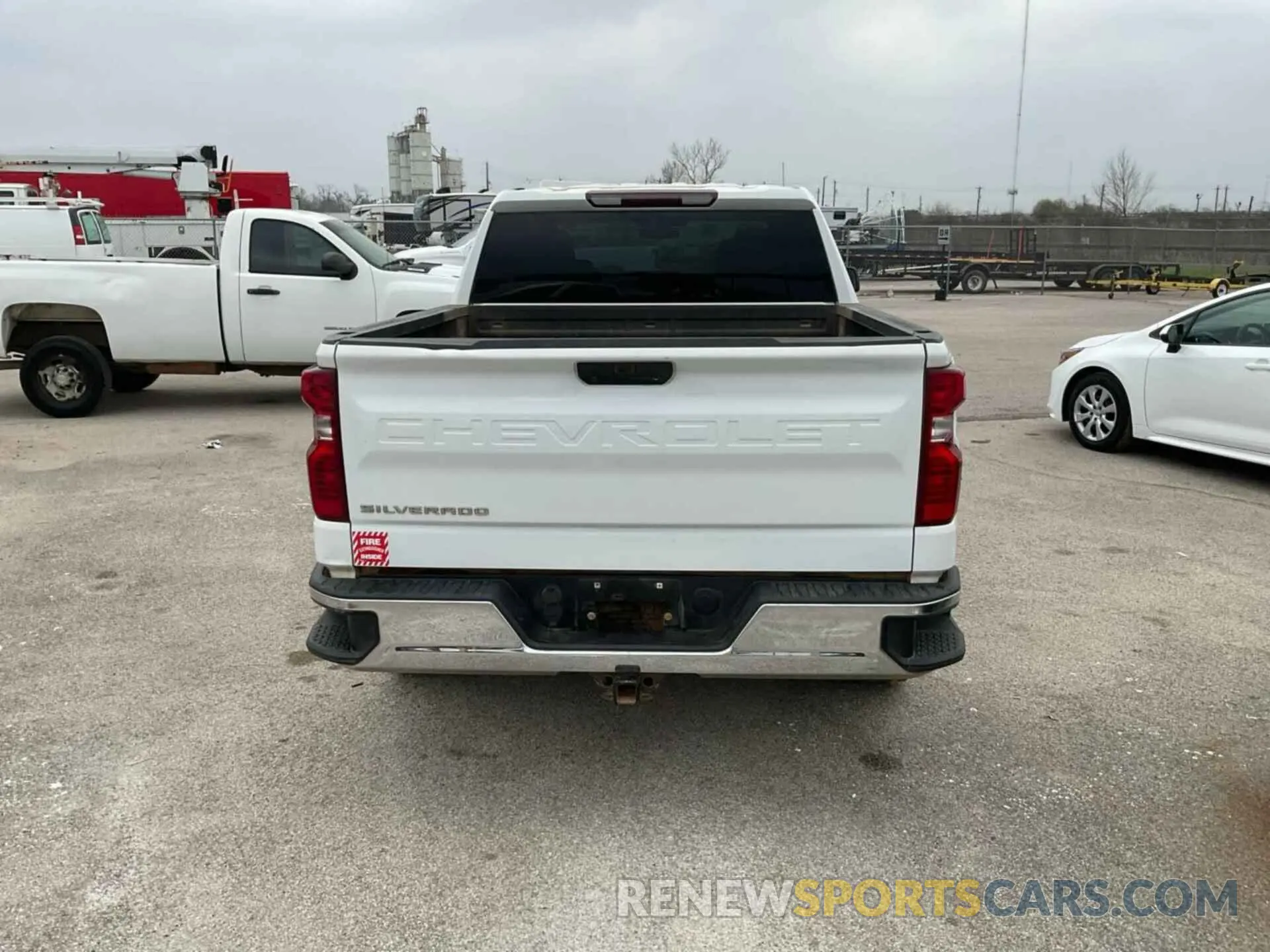 6 Photograph of a damaged car 1GCUYAEF5LZ177401 CHEVROLET SILVERADO 2020