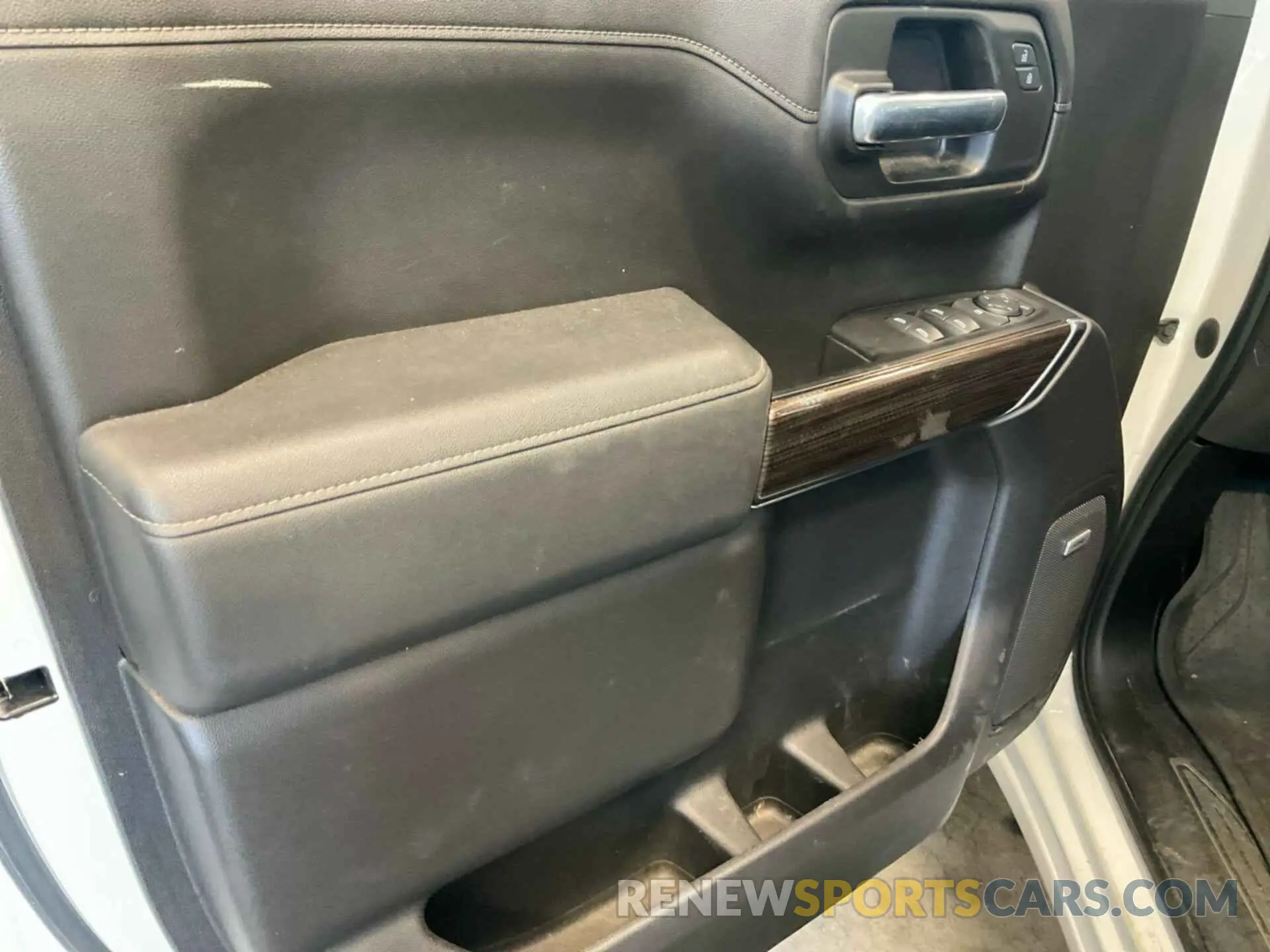 1 Photograph of a damaged car 3GCUYEEL0LG216506 CHEVROLET SILVERADO 2020