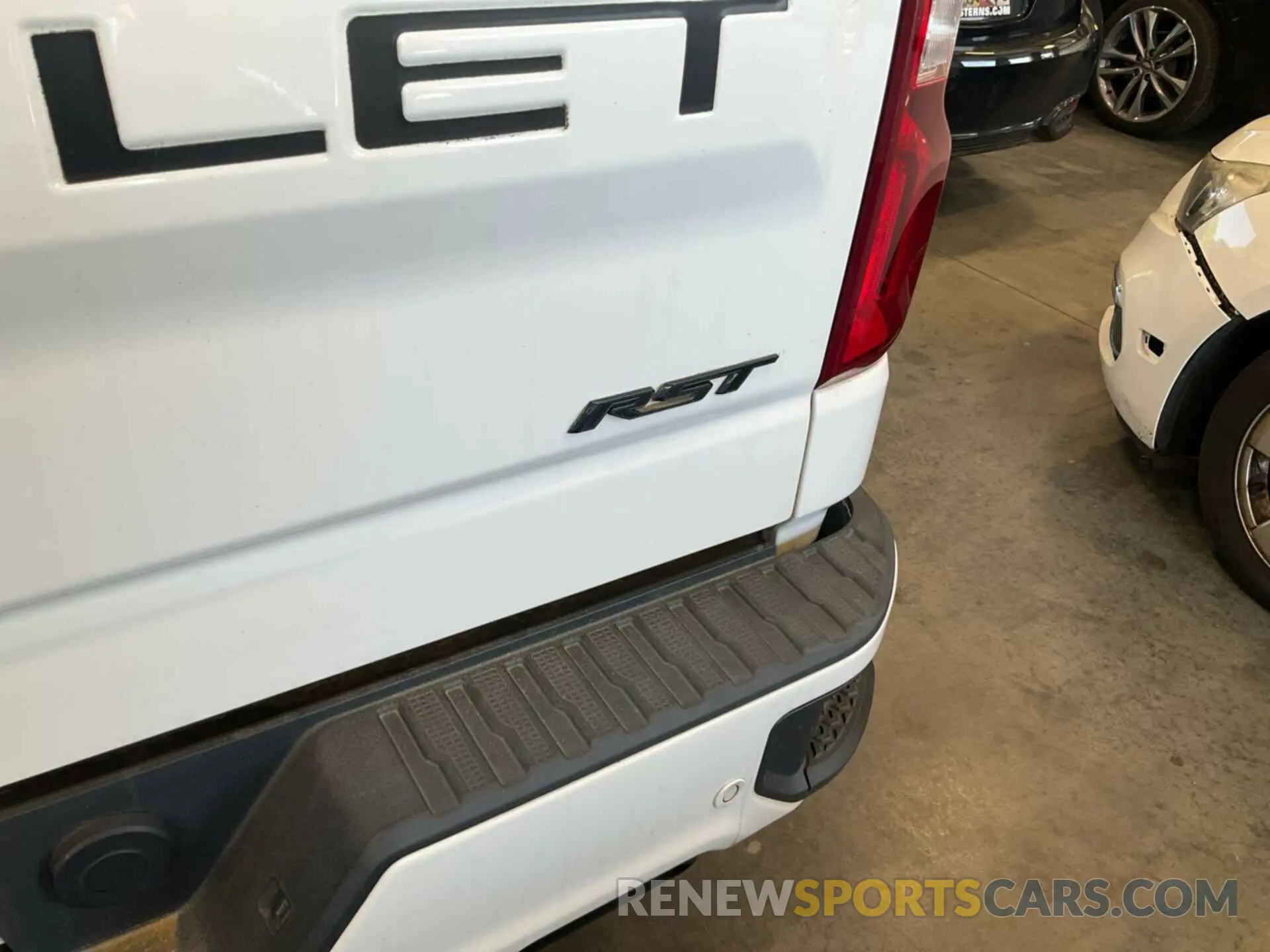 25 Photograph of a damaged car 3GCUYEEL0LG216506 CHEVROLET SILVERADO 2020