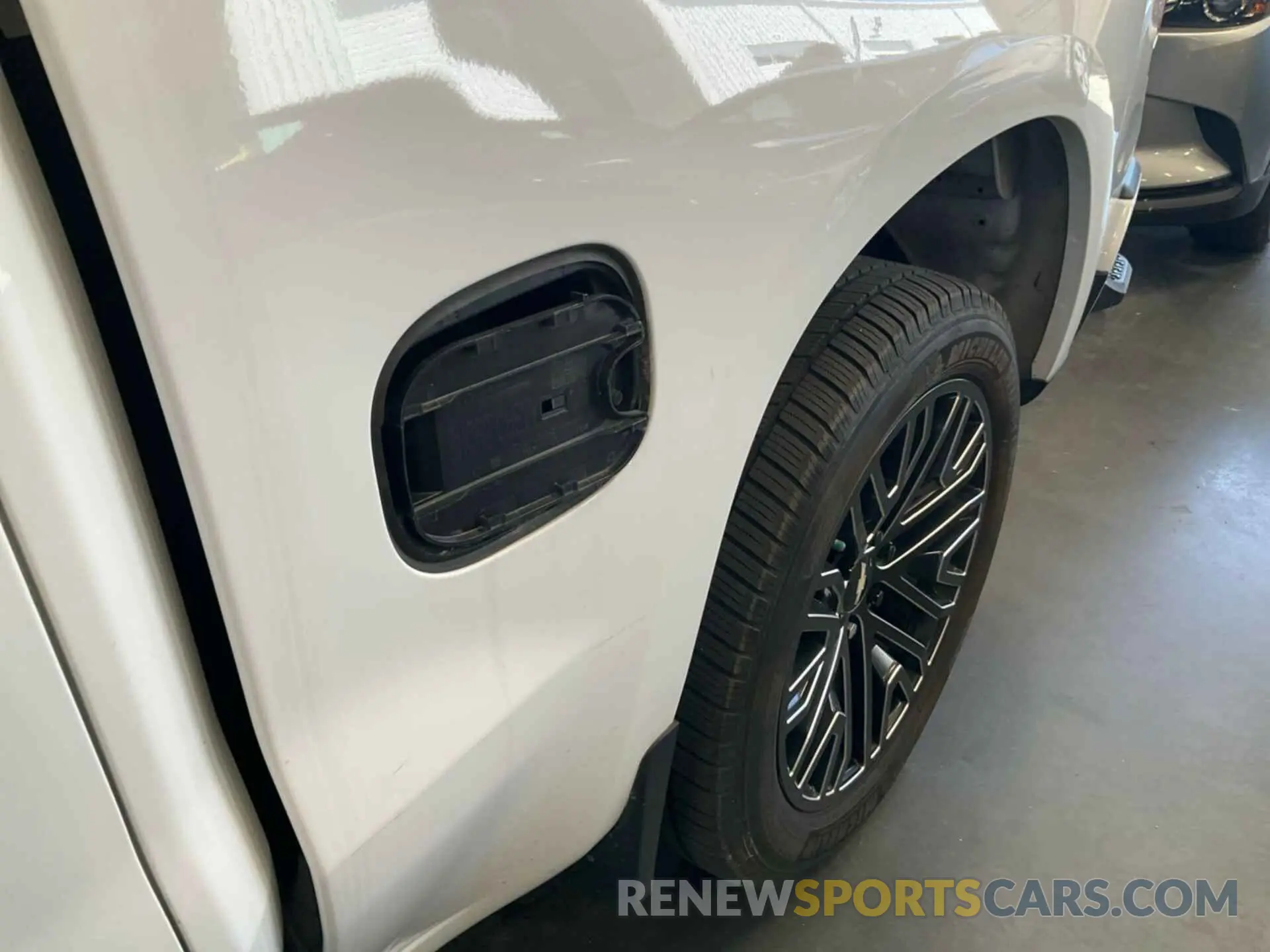 3 Photograph of a damaged car 3GCUYEEL0LG216506 CHEVROLET SILVERADO 2020