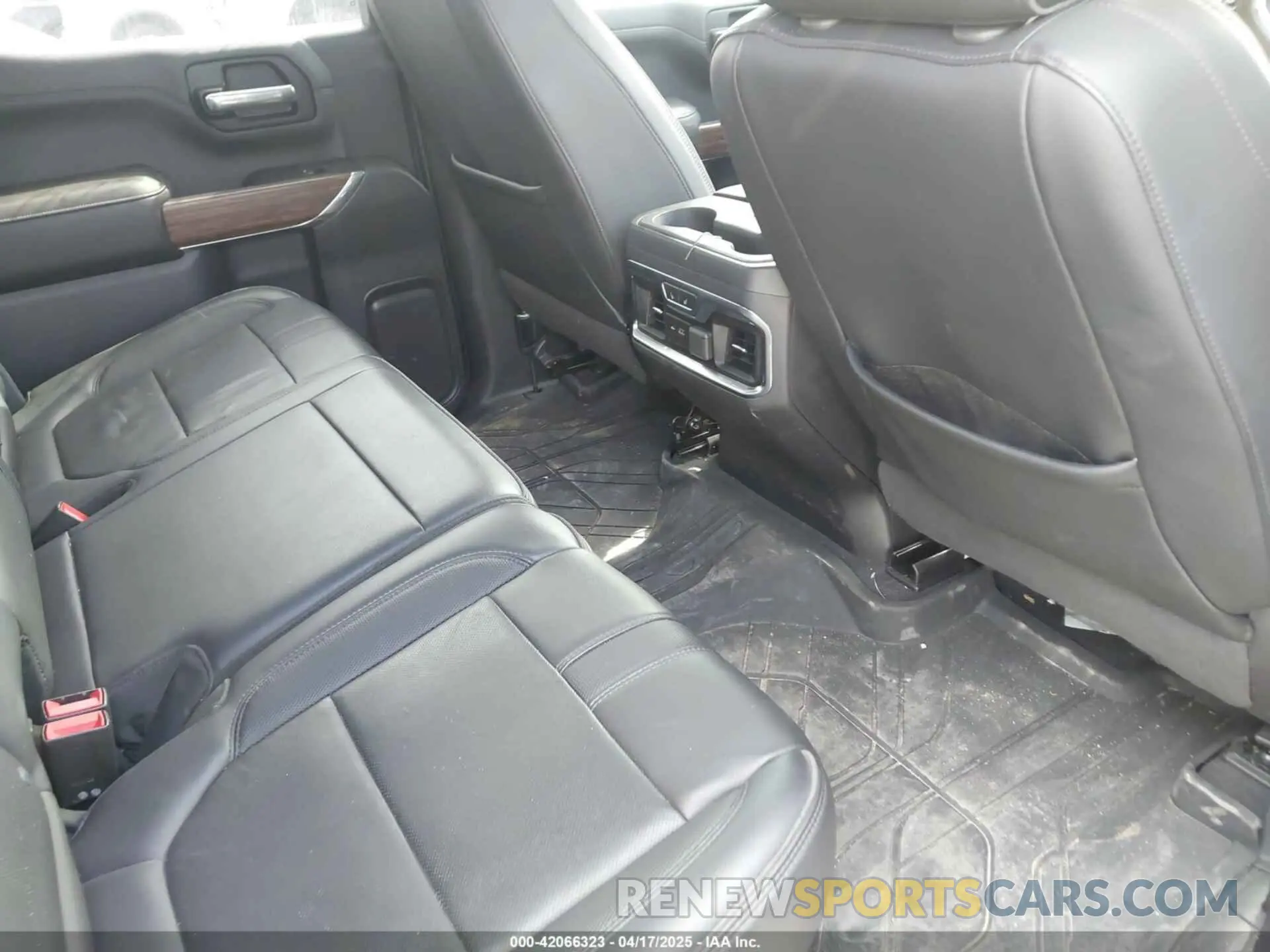 8 Photograph of a damaged car 3GCUYHEL7LG396701 CHEVROLET SILVERADO 2020