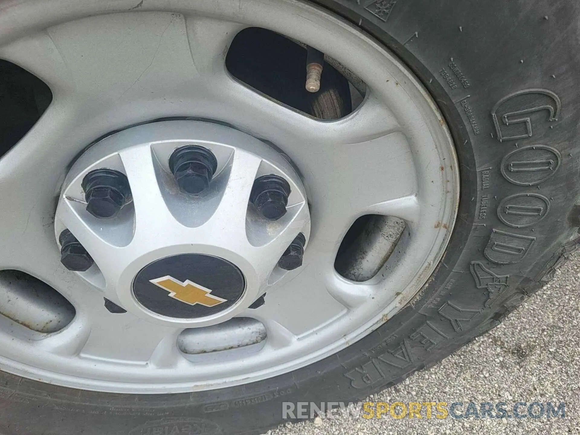 12 Photograph of a damaged car 1GC2YLE71MF250097 CHEVROLET SILVERADO 2021