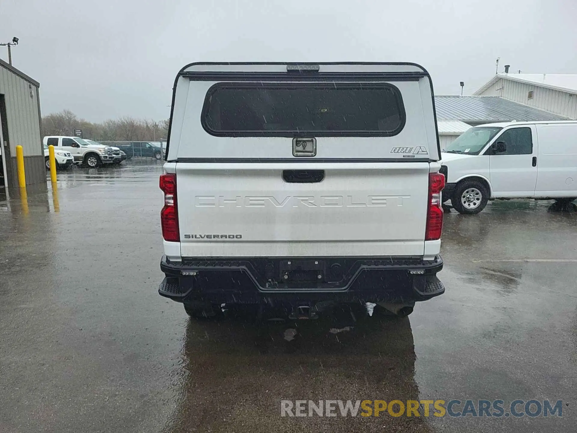 33 Photograph of a damaged car 1GC2YLE71MF250097 CHEVROLET SILVERADO 2021