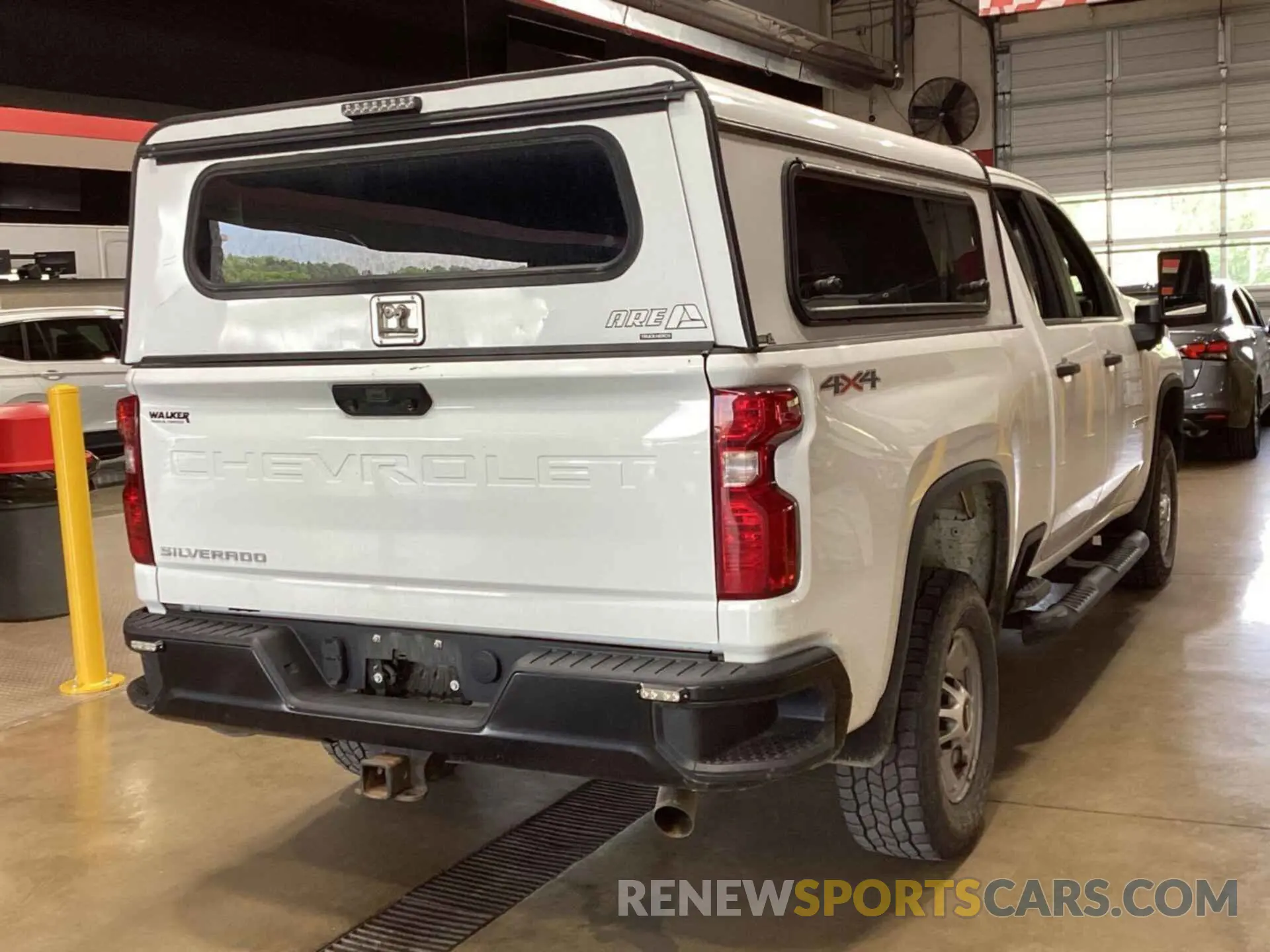 19 Photograph of a damaged car 1GC2YLE72MF157119 CHEVROLET SILVERADO 2021