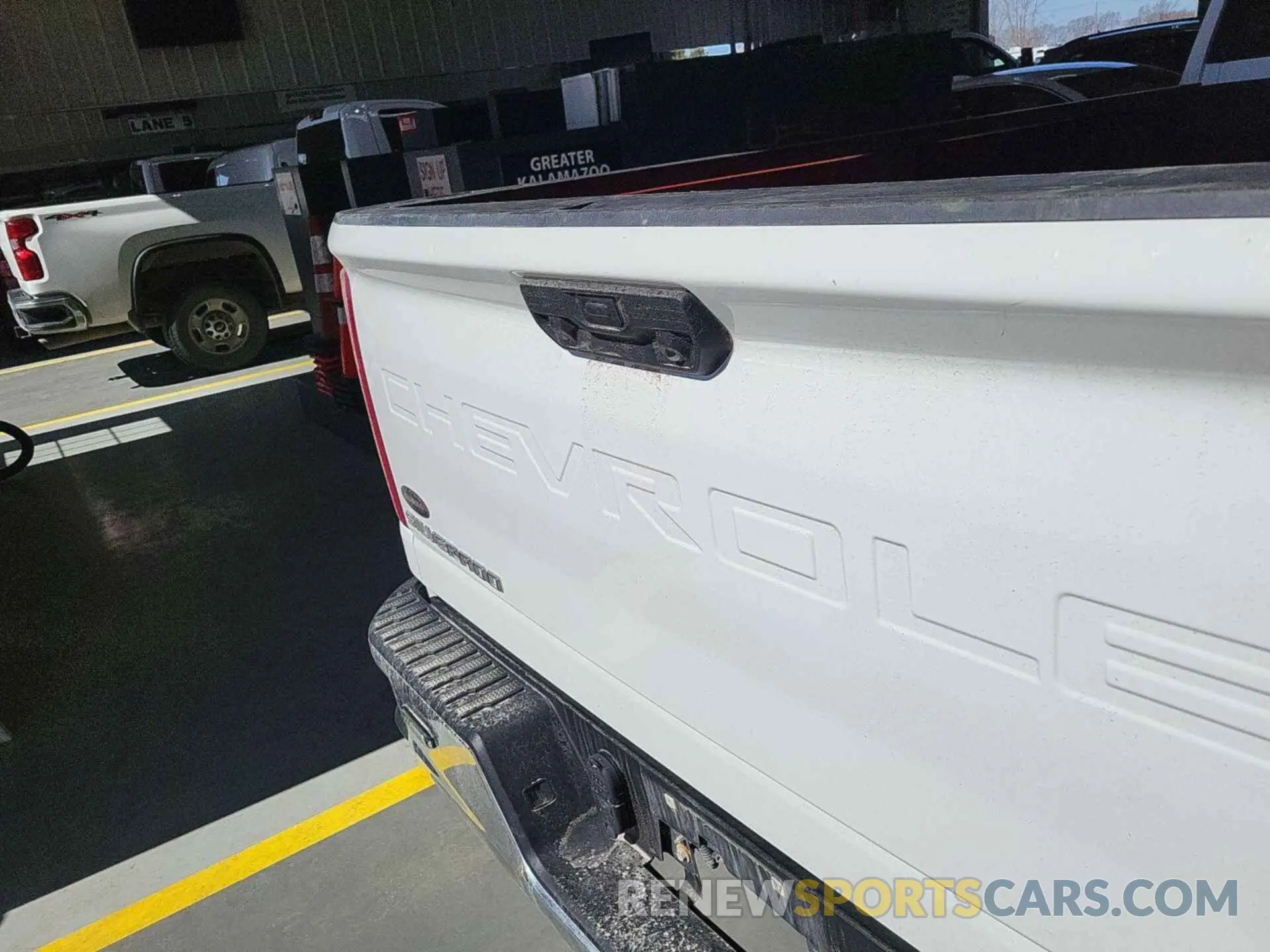 2 Photograph of a damaged car 1GC0YLE70NF339135 CHEVROLET SILVERADO 2022