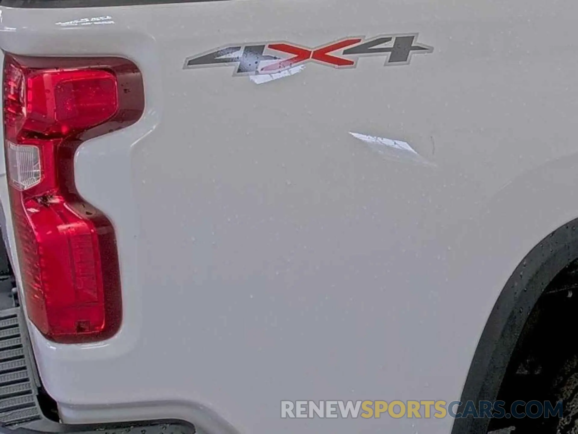 24 Photograph of a damaged car 1GC0YLE70NF339135 CHEVROLET SILVERADO 2022