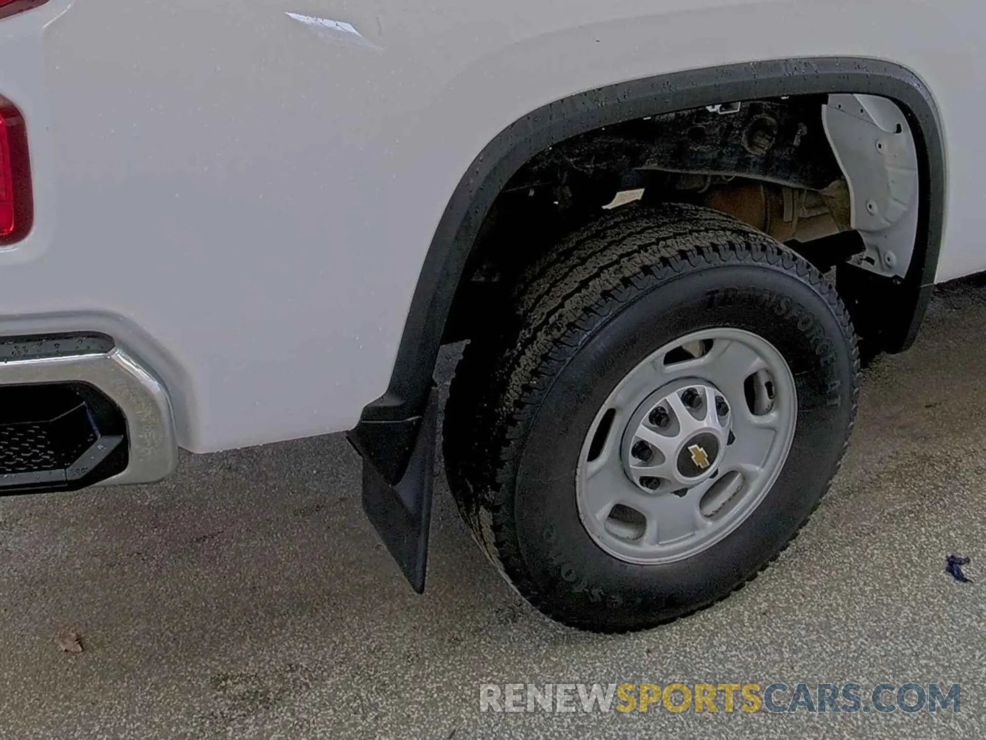 4 Photograph of a damaged car 1GC0YLE70NF339135 CHEVROLET SILVERADO 2022