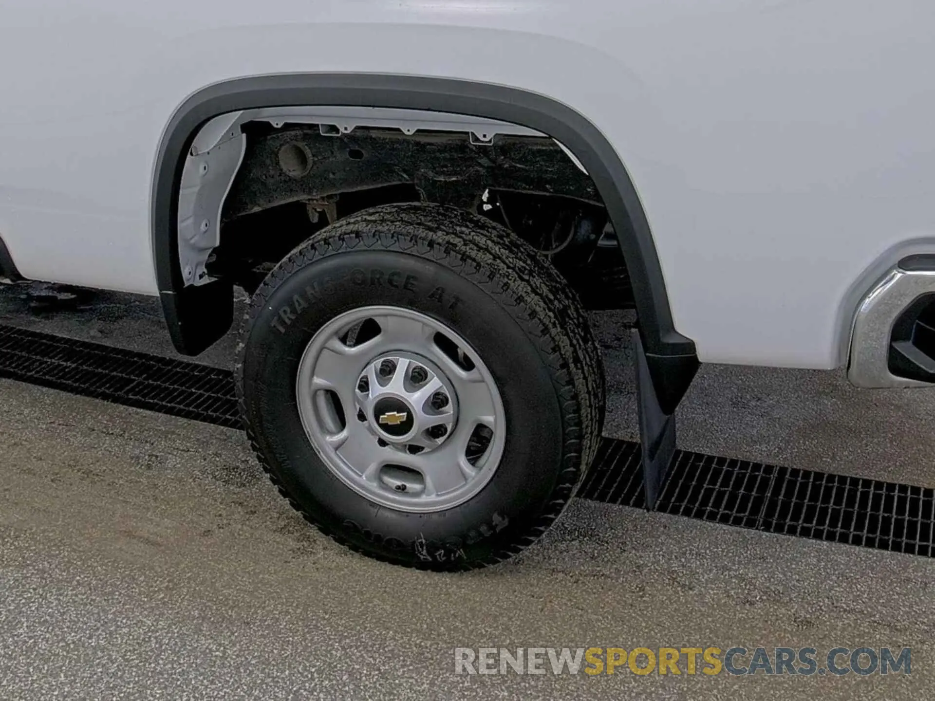 6 Photograph of a damaged car 1GC0YLE70NF339135 CHEVROLET SILVERADO 2022