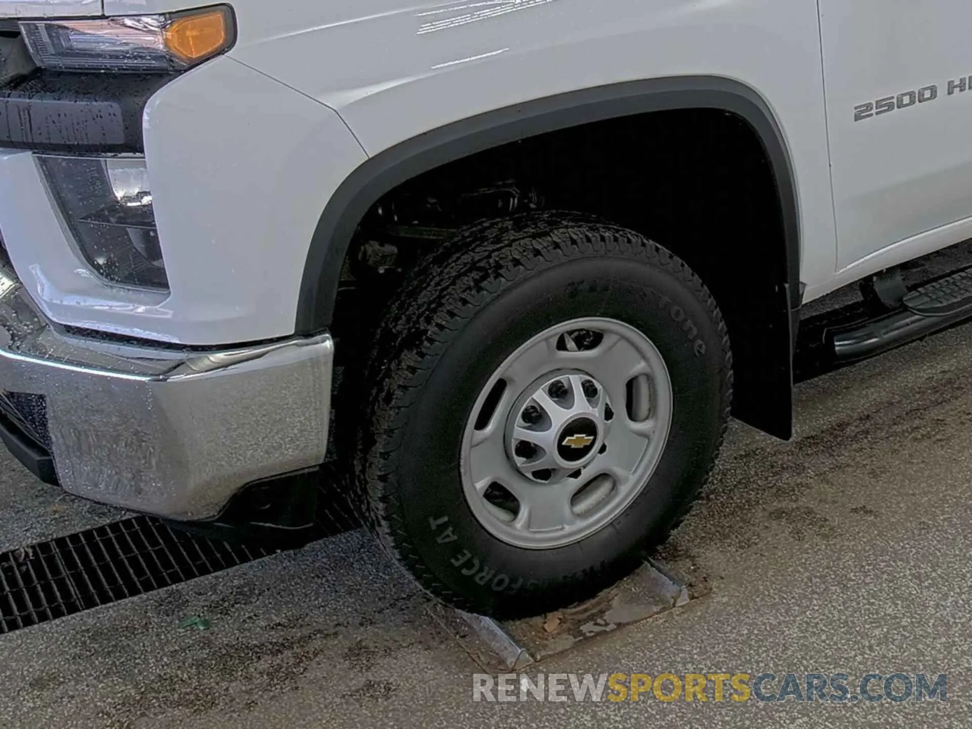 8 Photograph of a damaged car 1GC0YLE70NF339135 CHEVROLET SILVERADO 2022