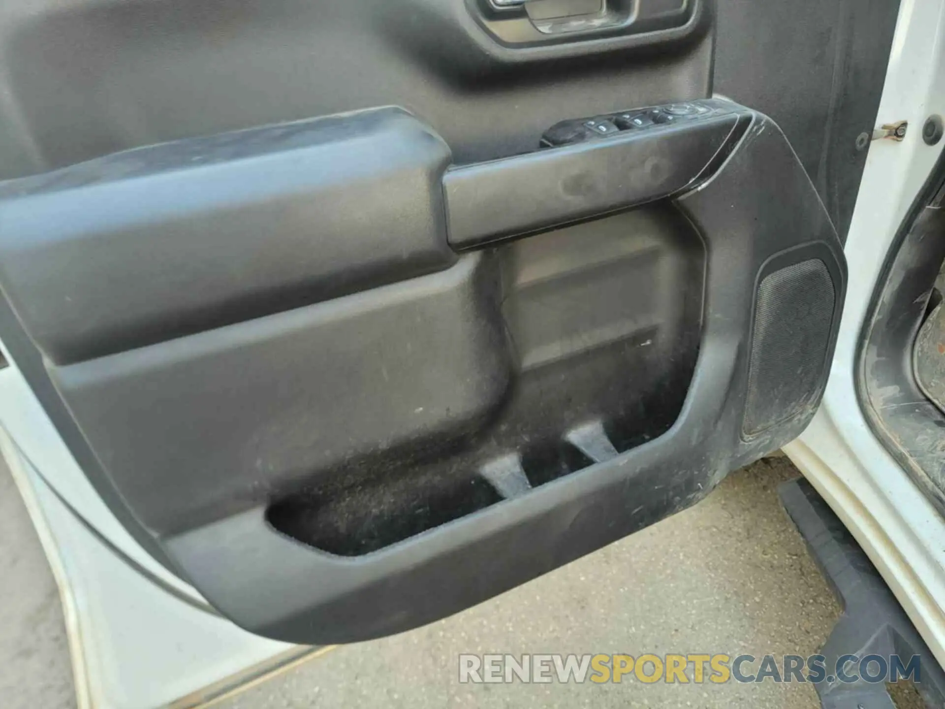 15 Photograph of a damaged car 1GC2YLE75NF255806 CHEVROLET SILVERADO 2022