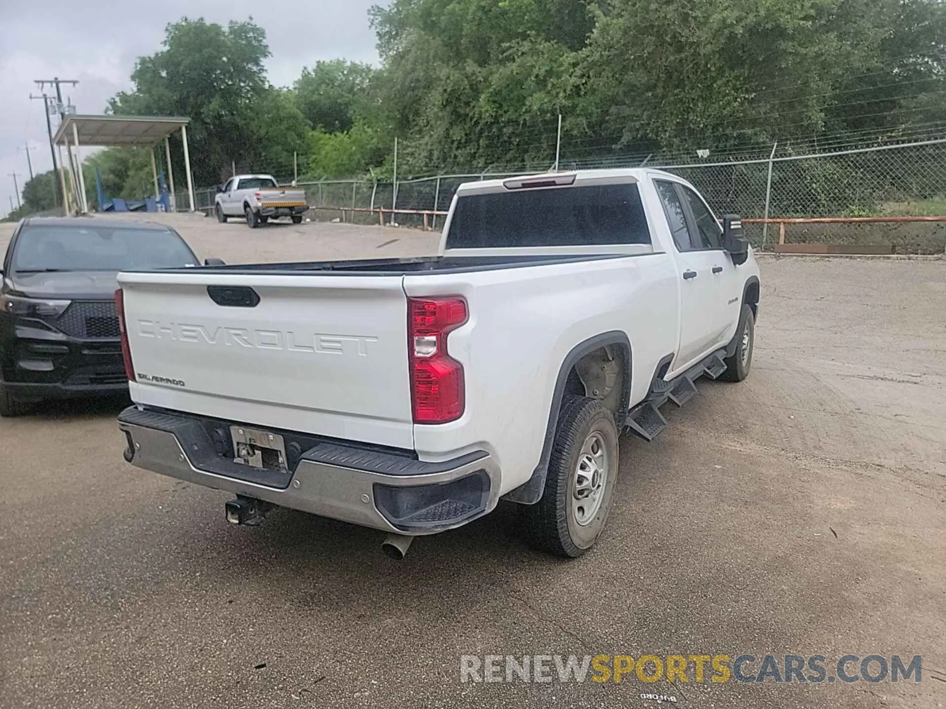 8 Photograph of a damaged car 1GC2YLE75NF255806 CHEVROLET SILVERADO 2022
