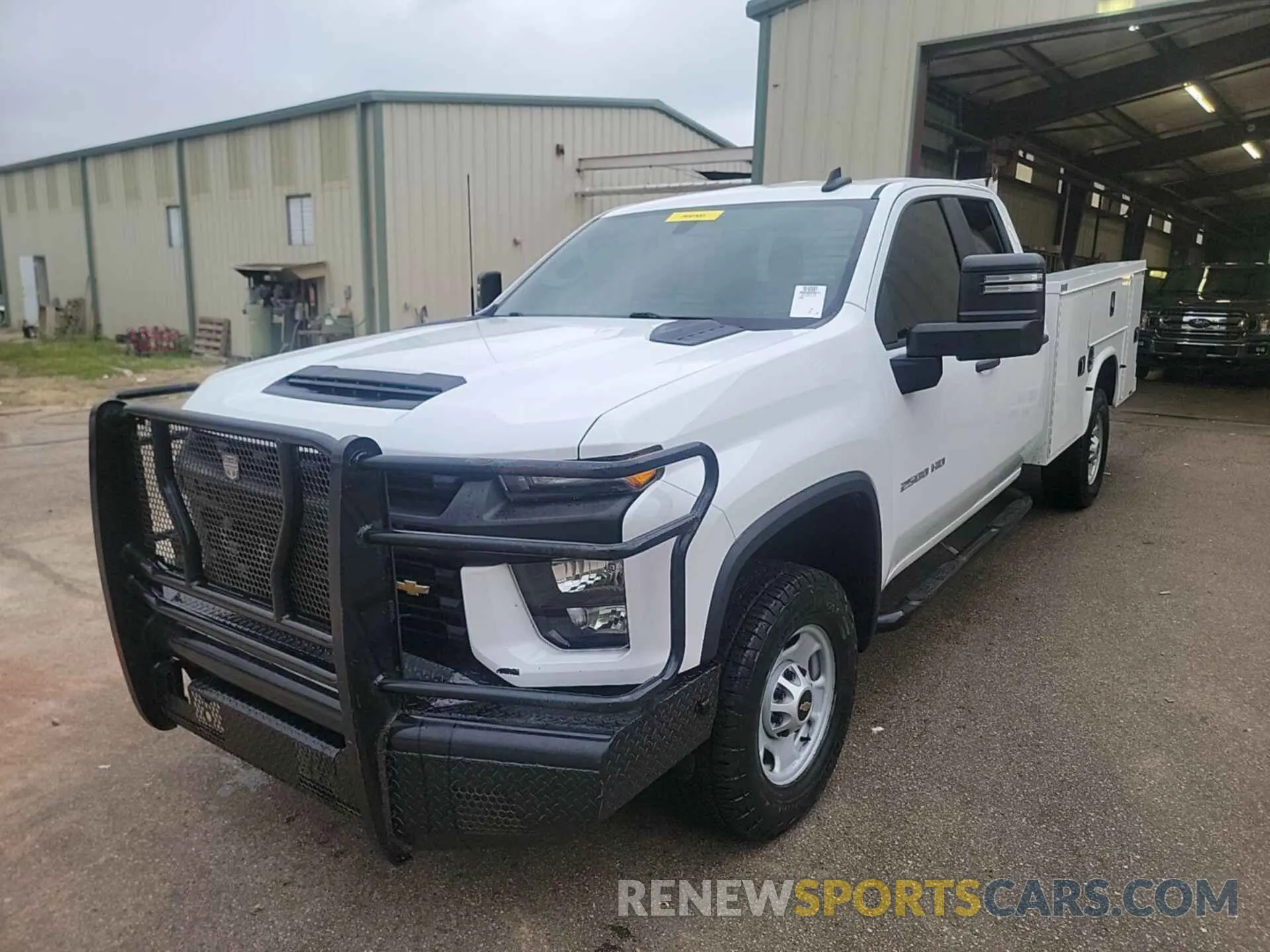 10 Photograph of a damaged car 1GC5YLE72NF173481 CHEVROLET SILVERADO 2022