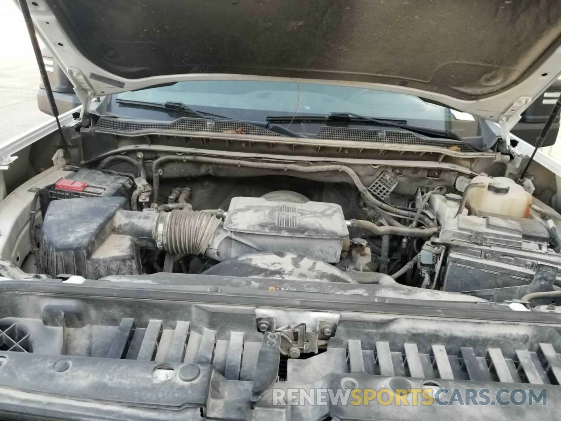 18 Photograph of a damaged car 1GC5YLE72NF173481 CHEVROLET SILVERADO 2022