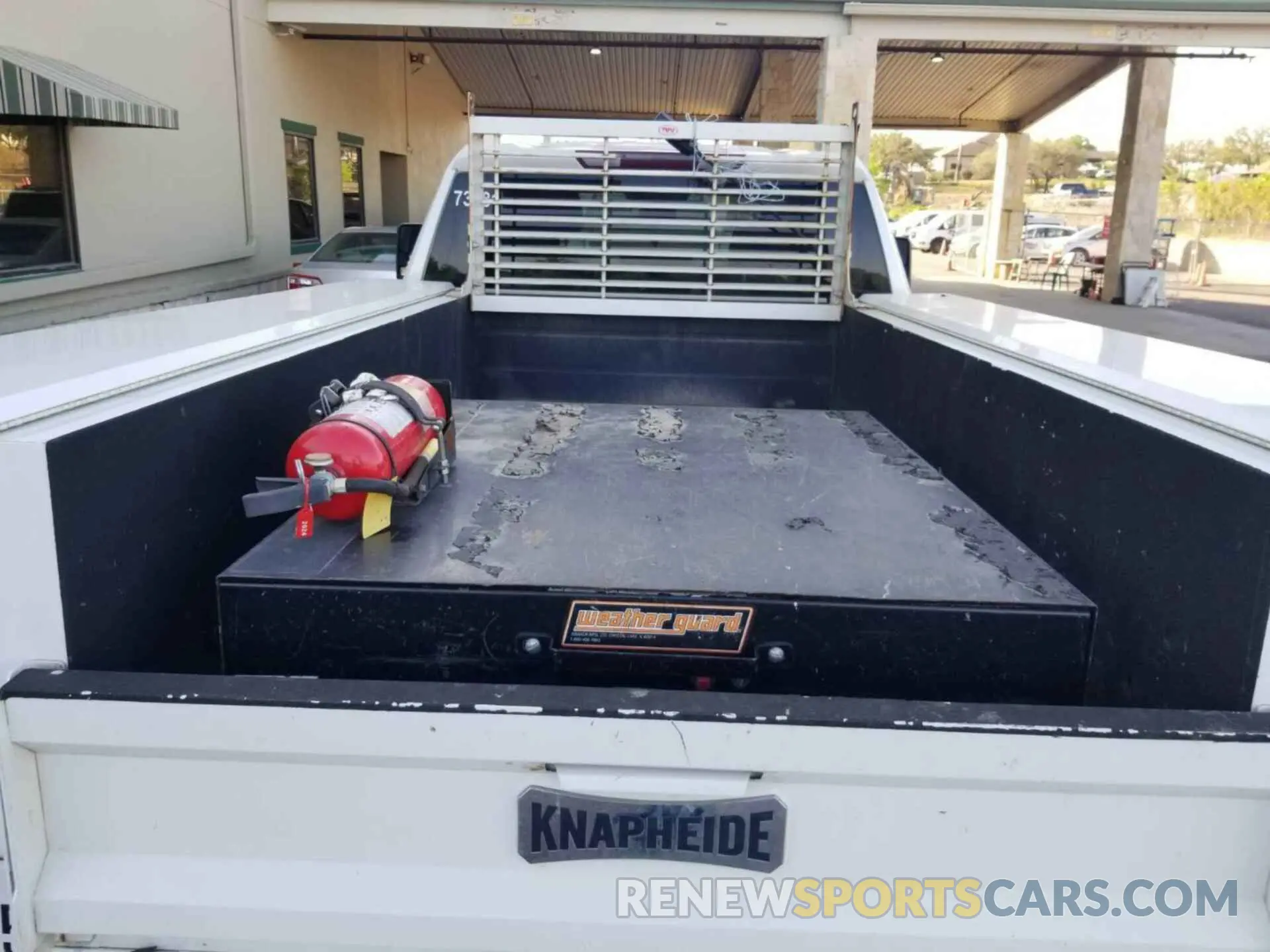 28 Photograph of a damaged car 1GC5YLE72NF173481 CHEVROLET SILVERADO 2022