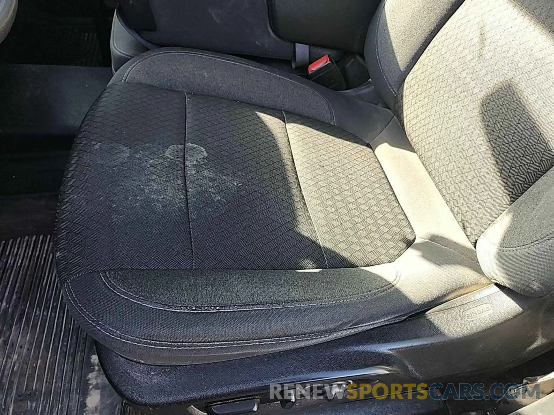 29 Photograph of a damaged car 1GC5YLE72NF173481 CHEVROLET SILVERADO 2022